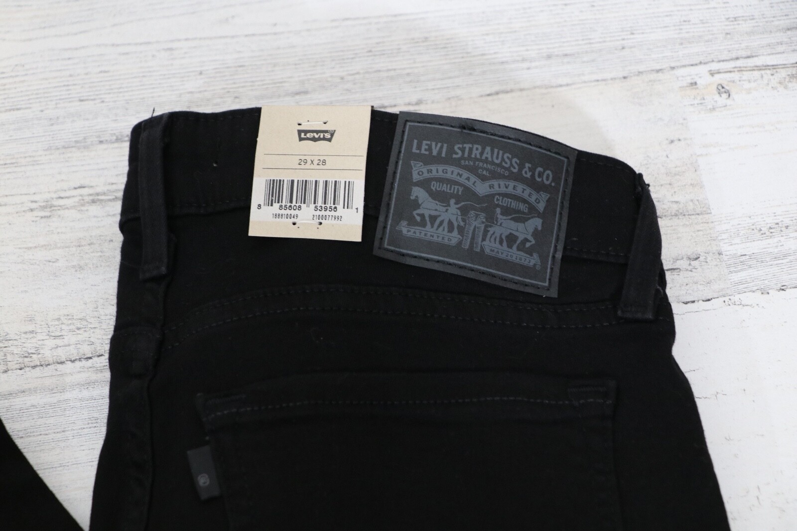 Levi’s 711 Skinny Jeans In Soft Black Women’s 29 x 28 NEW