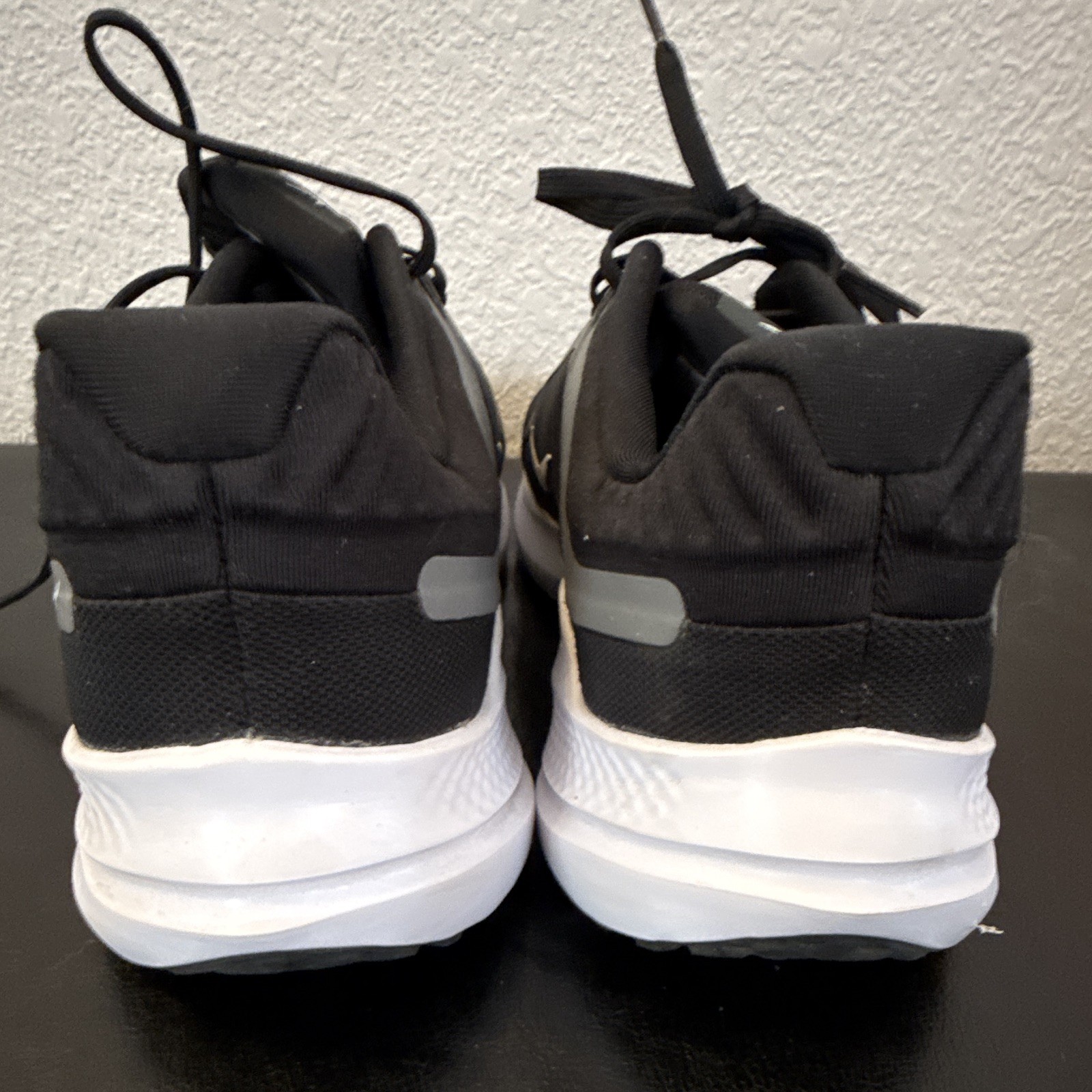 Nike Quest 5 Men’s Black Smoke Grey/White Lace-Up Mesh Low Top DD0204-001