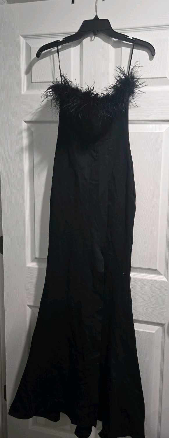 Women’s Black Strapless Solid Feather Accents Evening Dress With Slit Size S