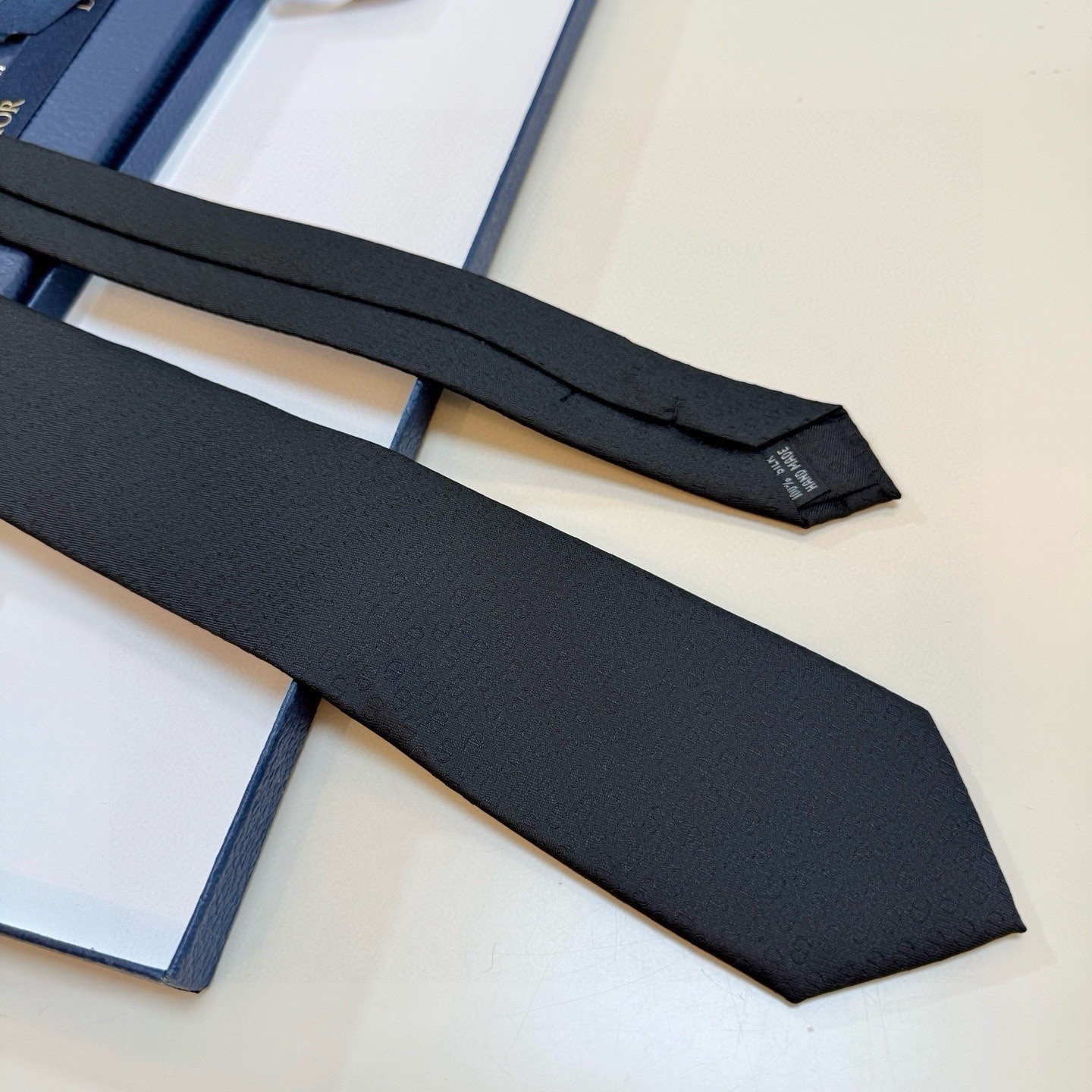 Dior Men’s Designer Silk Tie Black Solid Logo Accent Standard/Classic One Size