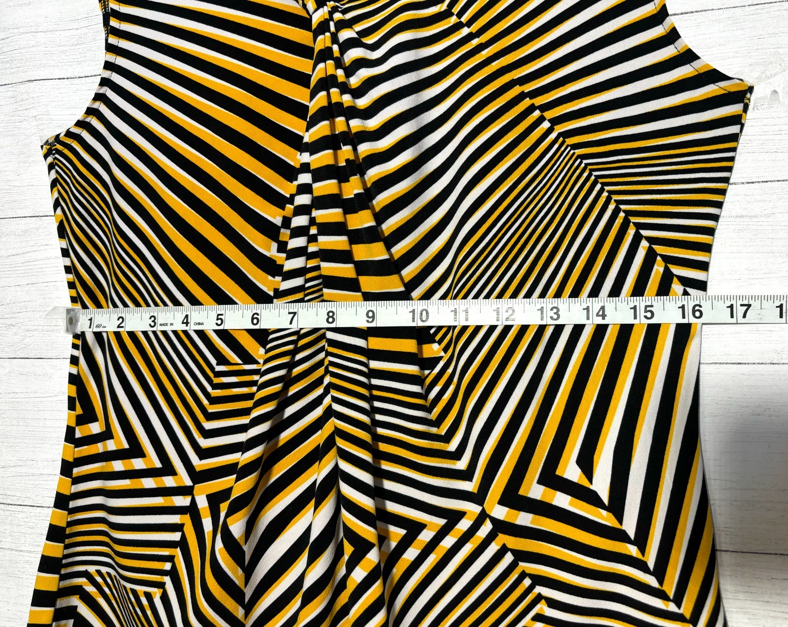 Worthington Stretch Shirt Sz M 8-10 Yellow Black Geometric Sleeveless Top Blouse