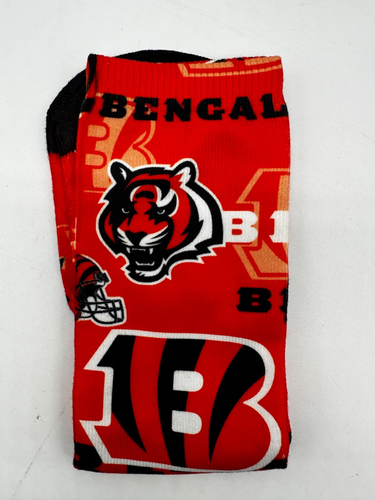 NEW ONE PAIR MENS “FOR BARE FEET” CREW SOCKS ALL 32 FOOTBALL TEAMS 10-13