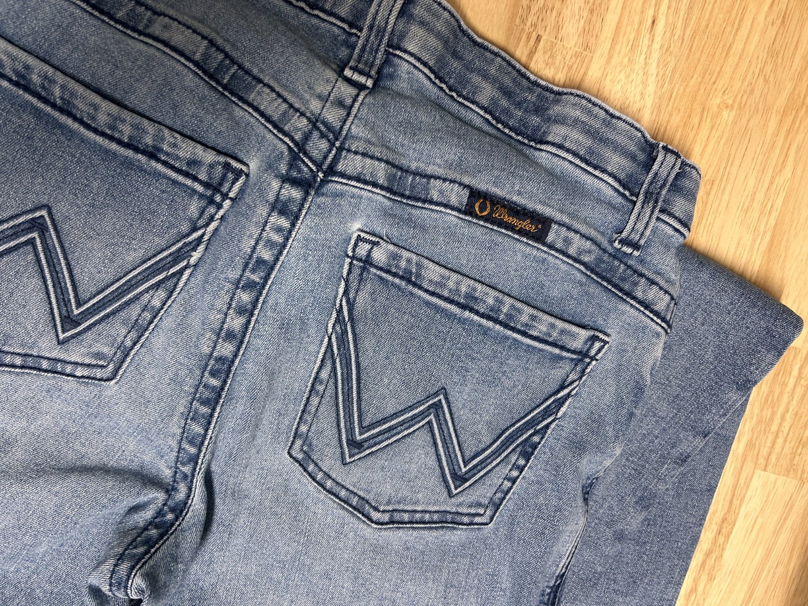 Wrangler Women’s Ultimate Riding Stretch Jeans in Willow Bootcut Light wash 7×34