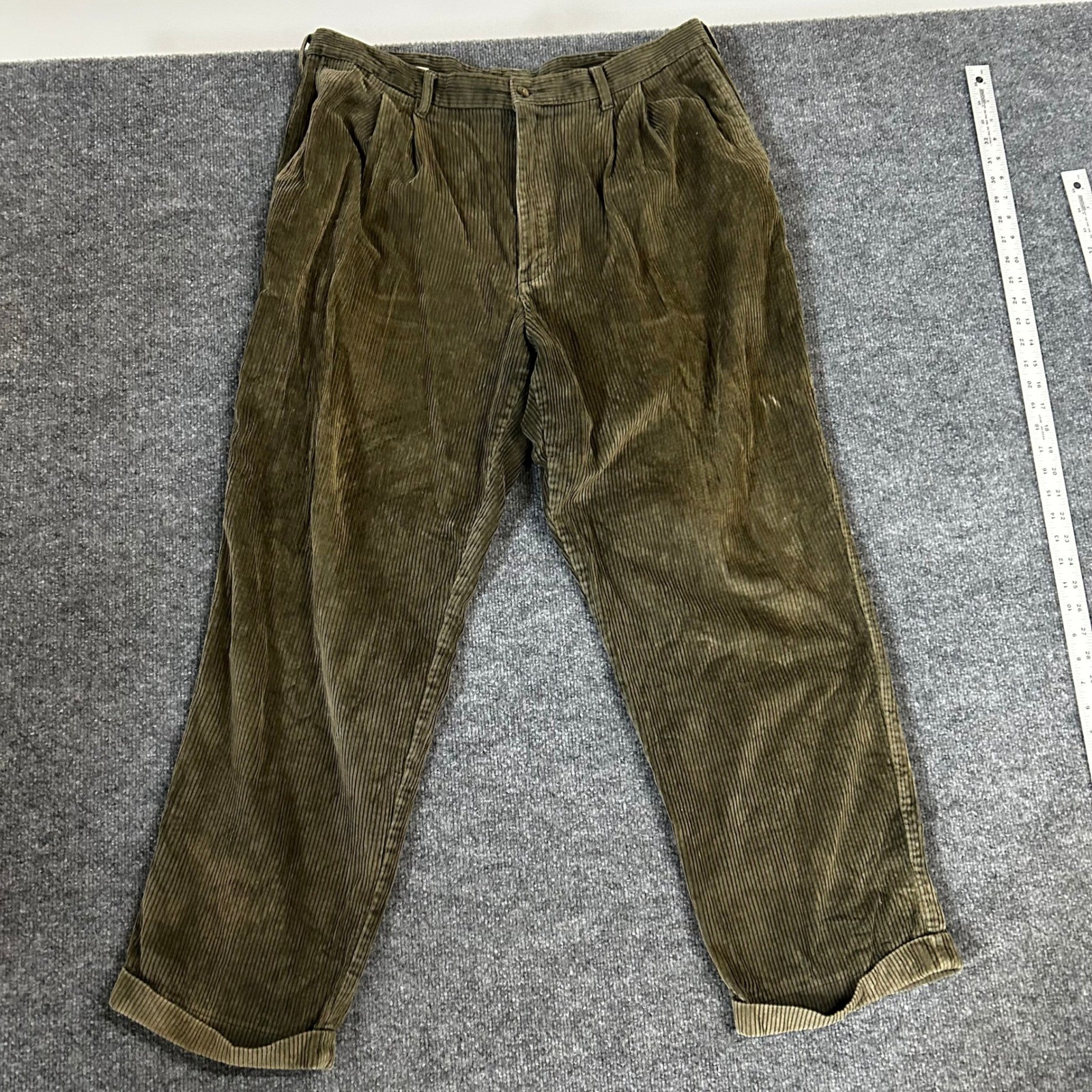Dockers Corduroy Pants Mens 42/32 Olive Green Pleated Wide Wale Relaxed Fit Cuff