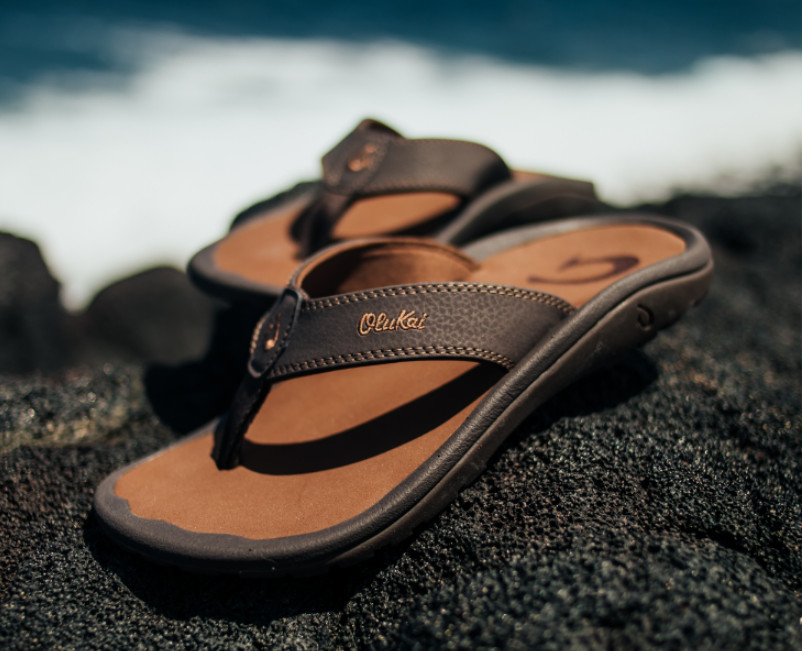 OLUKAI Men’s ‘Ohana Summer Beack Deck Sandals Boat Flip Flops DARK JAVA/RAY