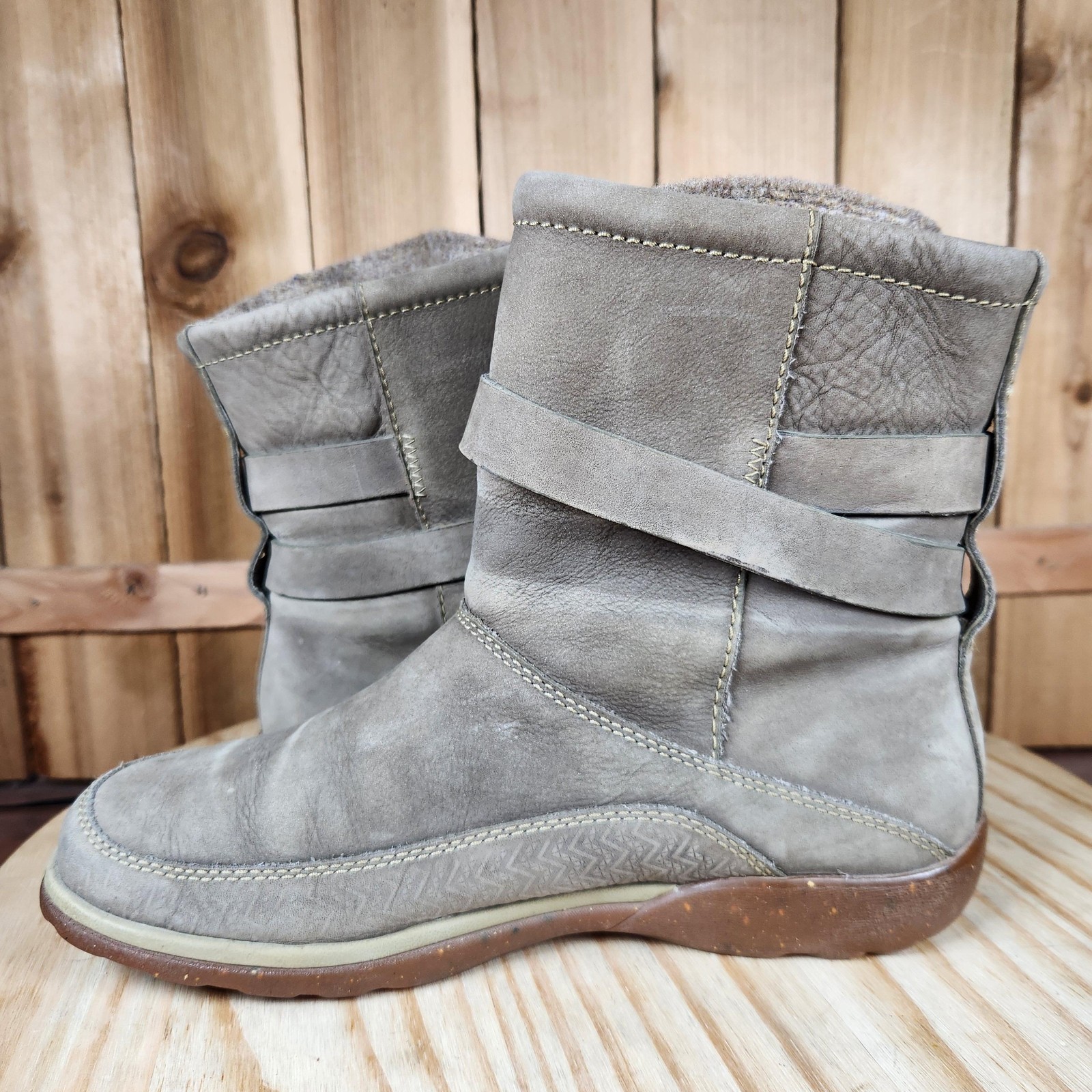 Chaco Hopi Boots Womens 7 Beige Leather Wool Lined Mid Calf Casual Winter