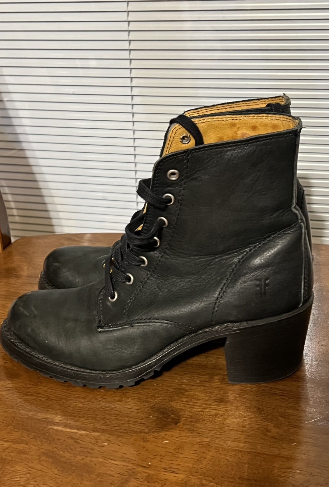 Frye Sabrina Black Leather Lace Up Ankle Boots Vibram Sole Size 7