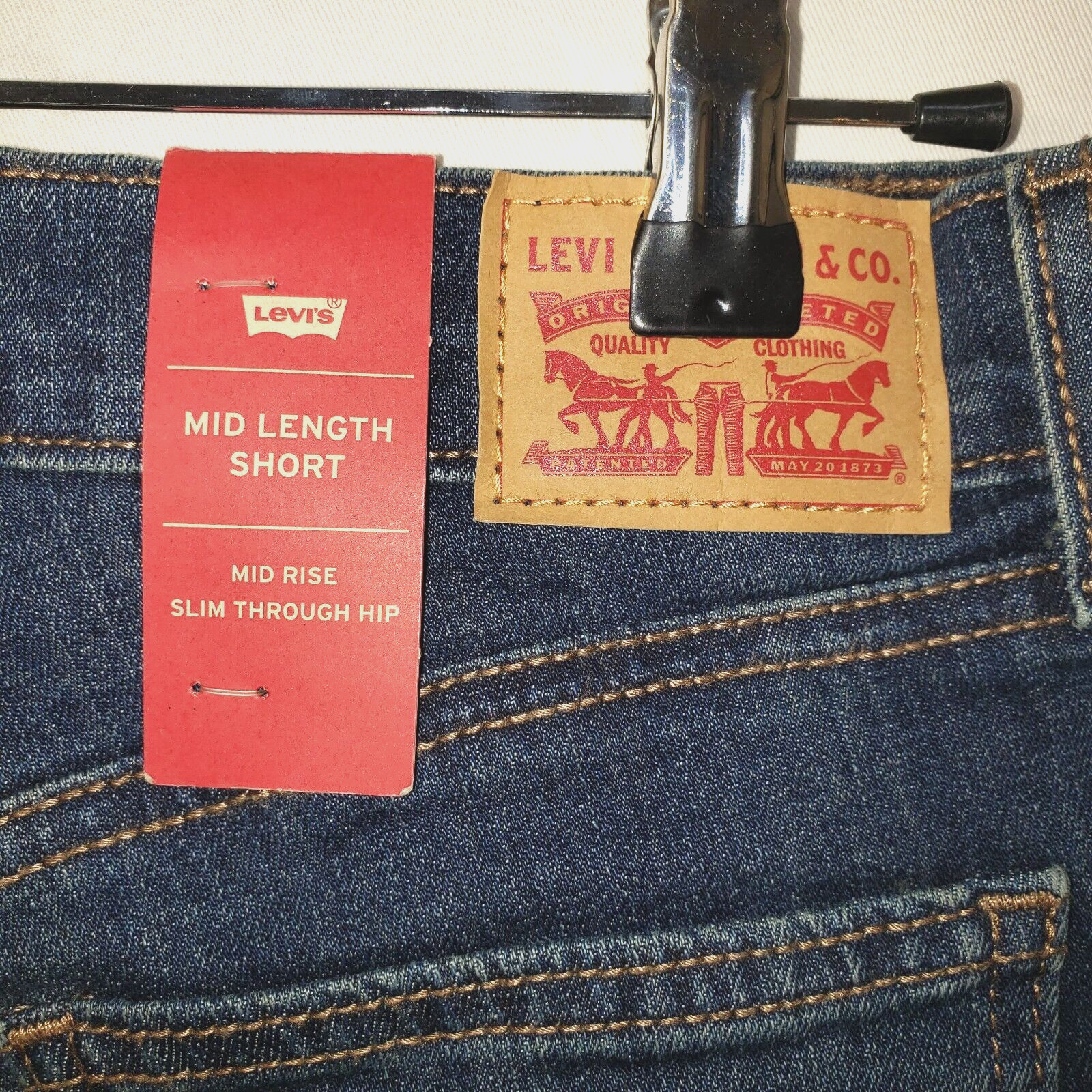 NEW Levi Strauss Jeans Shorts Jorts Womens 27 Mid Rise Mid Length Slim Hip $40