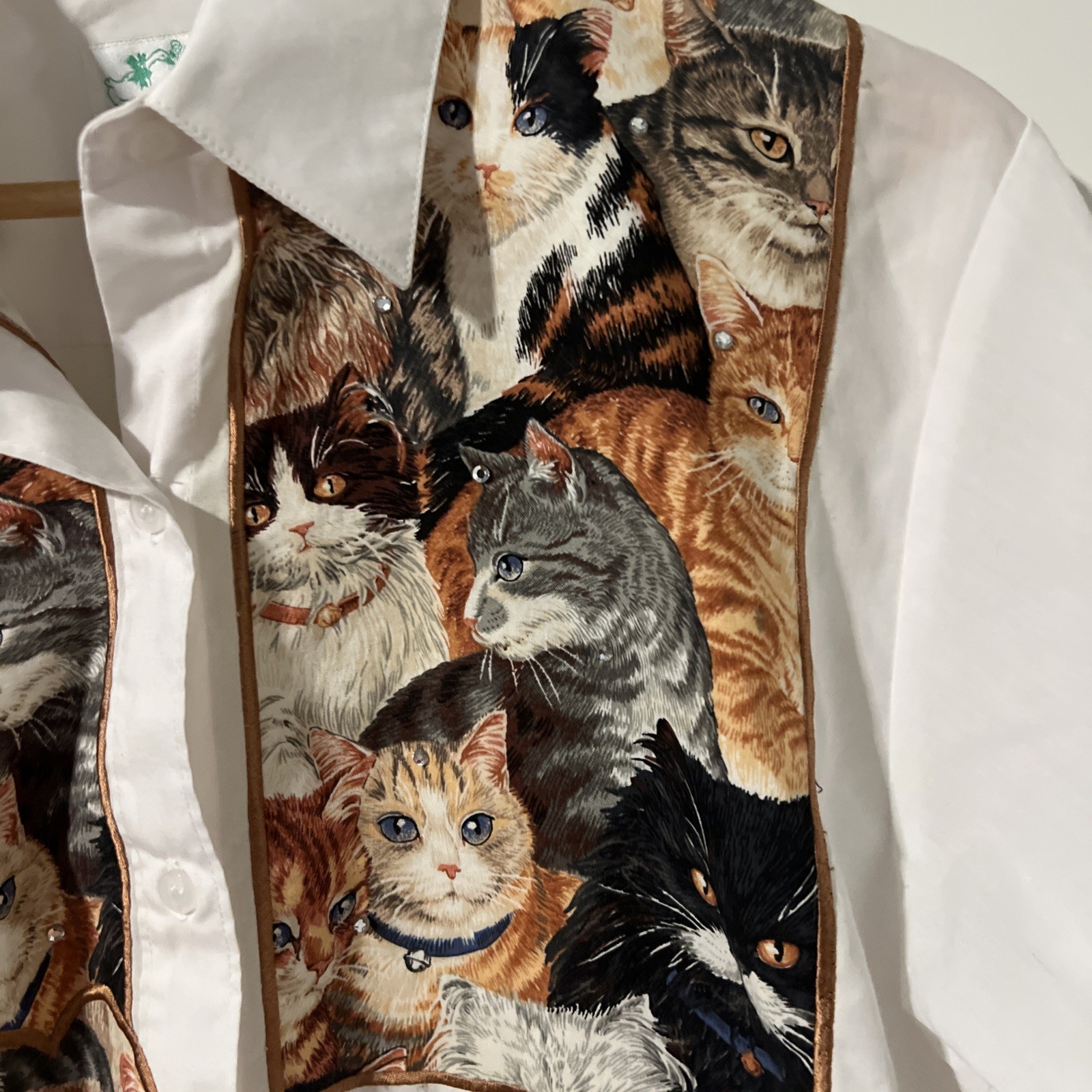 Quaker Factory Shirt Blouse Womens Med White Cats Embellished Artsy Cat Lovers