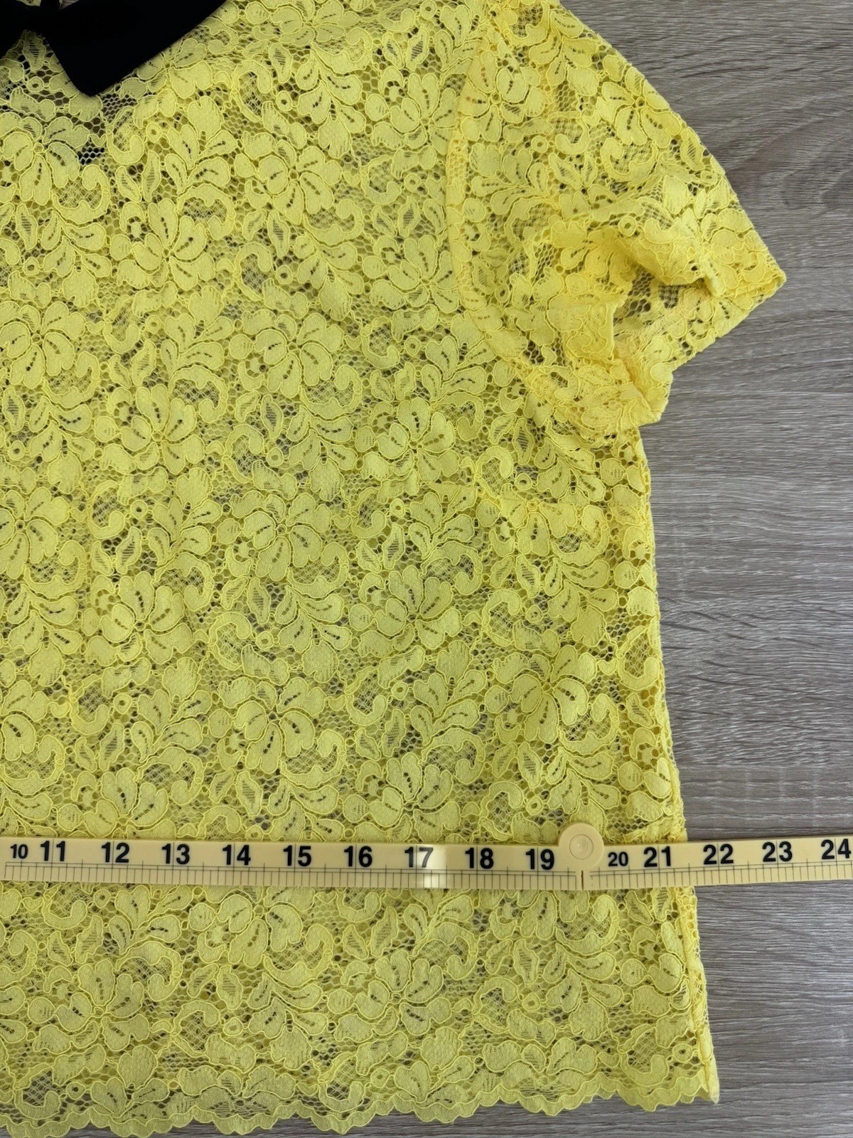 ZARA Vibrant Yellow Lace Shirt With Demure Black Peter Pan Collar Size XL