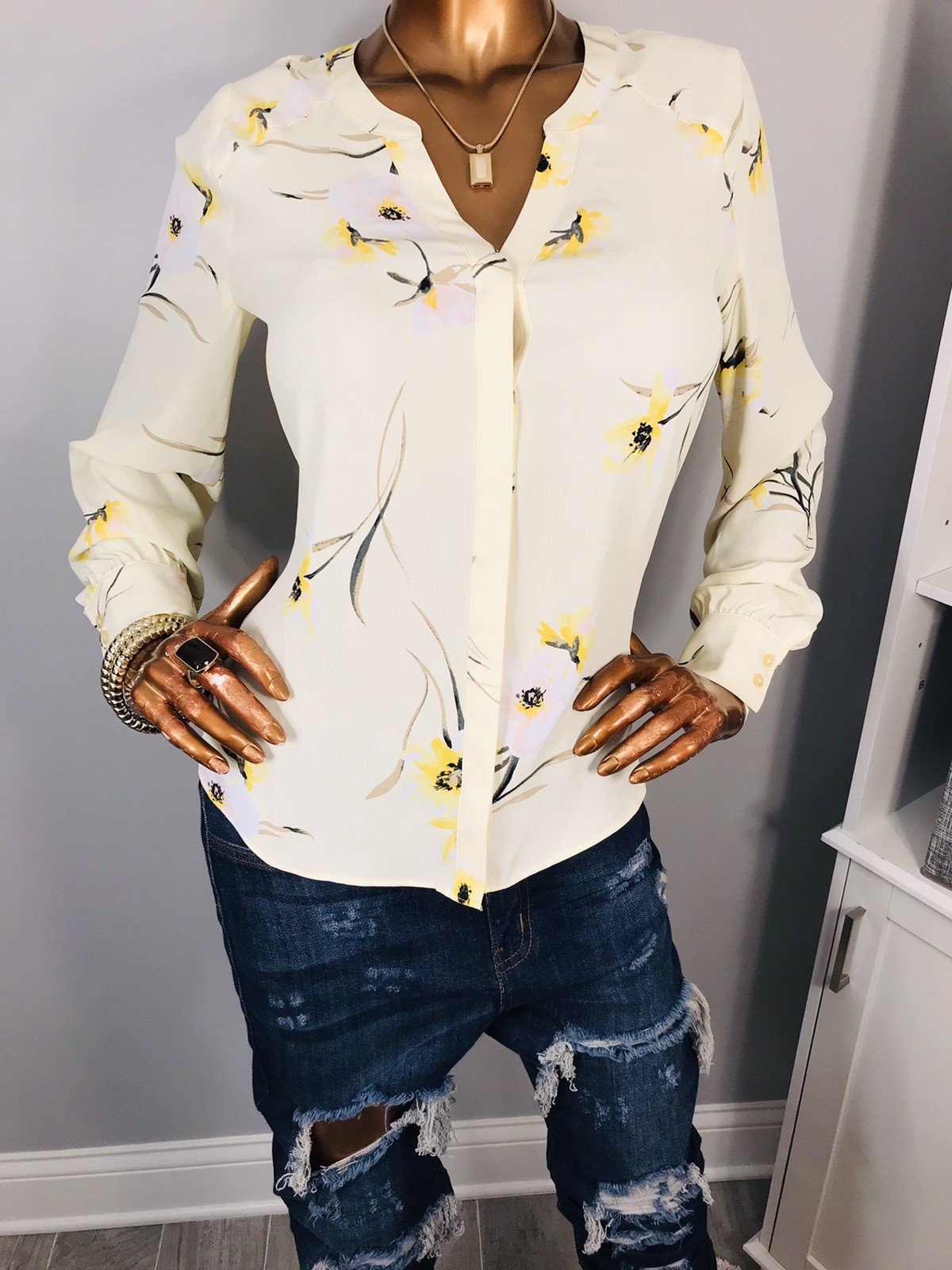 WHBM S Top NWT $69 Sheer Summer Button Up Shirt Blouse Floral Soft Long Sl V Cut