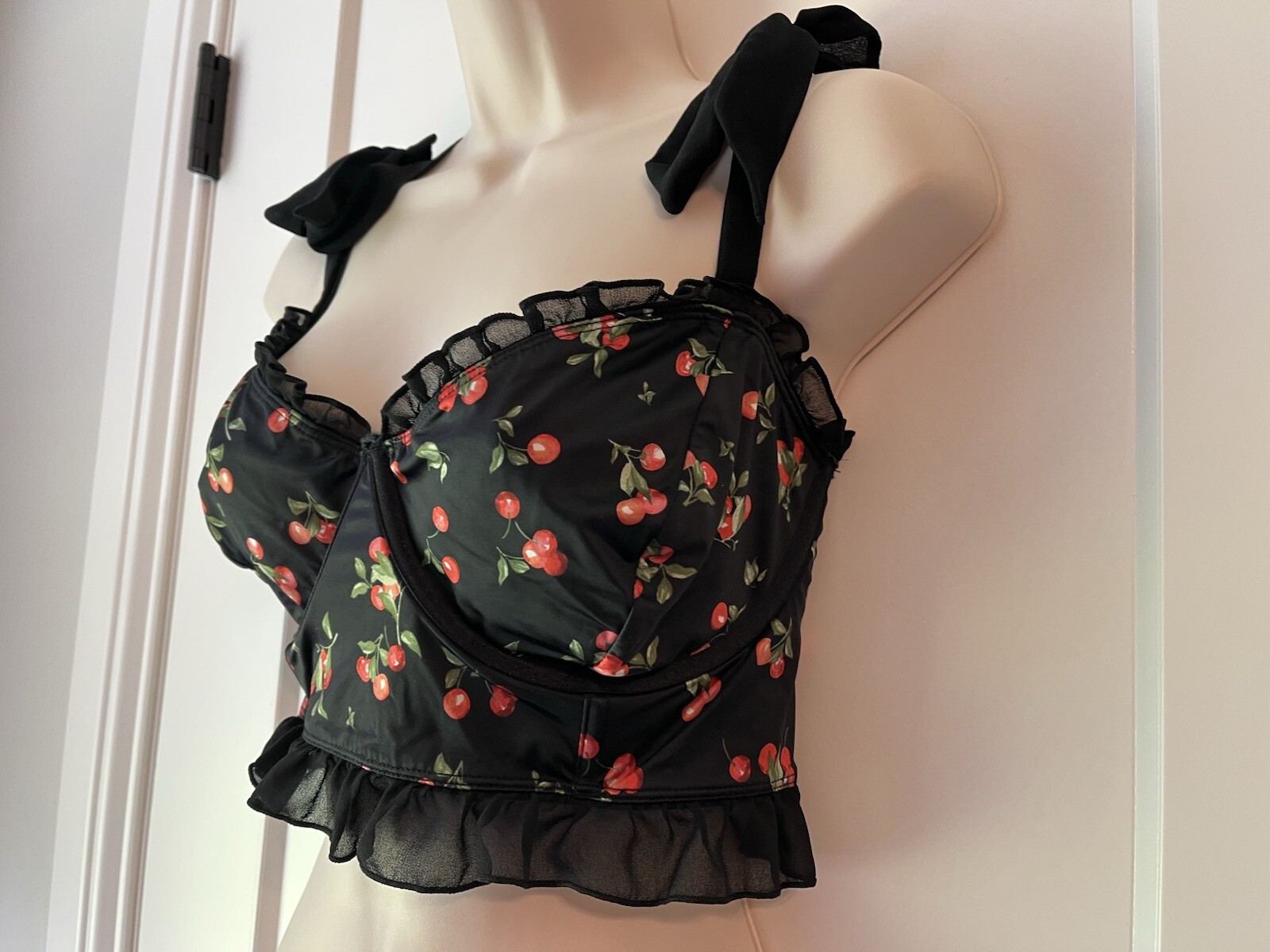 Torrid Size 2 Black Bra Red Cherries Black Straps & Shoulder Bows Adjustable