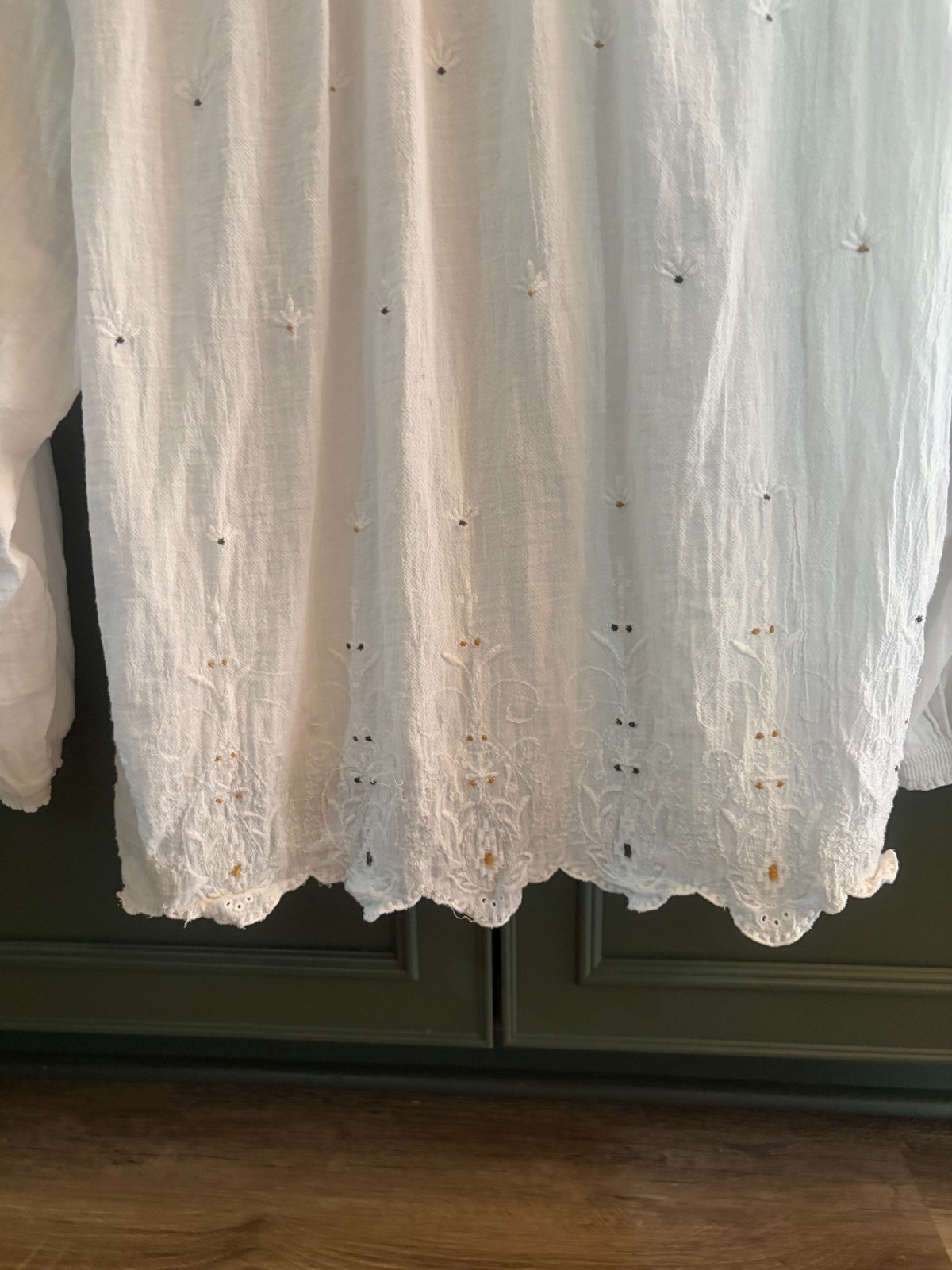 Lucky Brand Boho White Eyelet Embroidered Peasant Bouse Cotton Embroidered Med