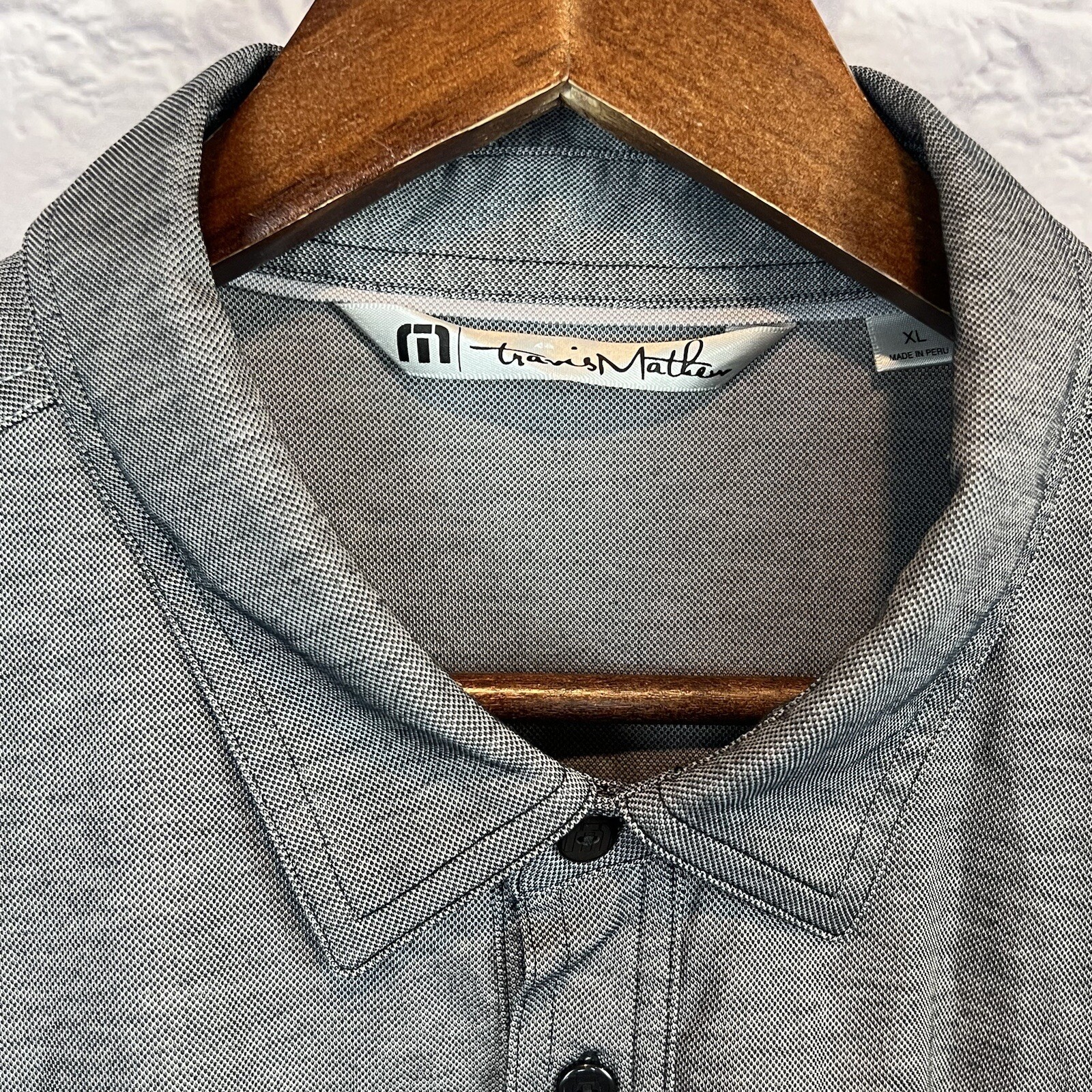 Travis Mathew Men’s Four Button Gray Short Sleeve Golf Polo Shirt Logo Size XL