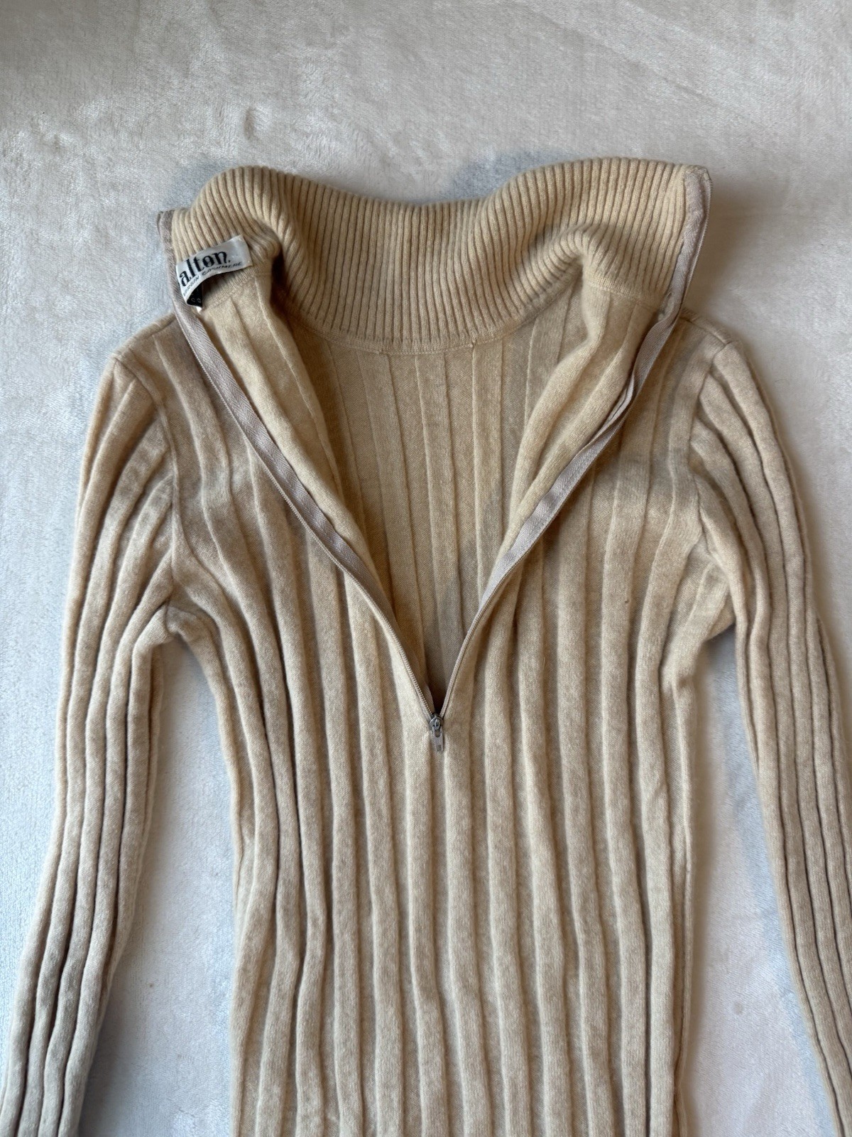 DALTON 100% VIRGIN CASHMERE ZIP BACK CLOSURE SWEATER SIZE XS Beige