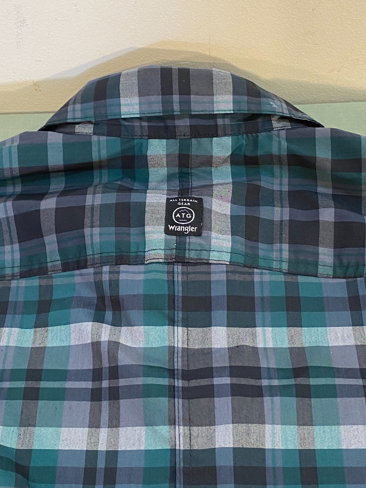 Wrangler ATG Vented Shirt L/S Men’s XL Regular Fit Green Plaid *NWOT*