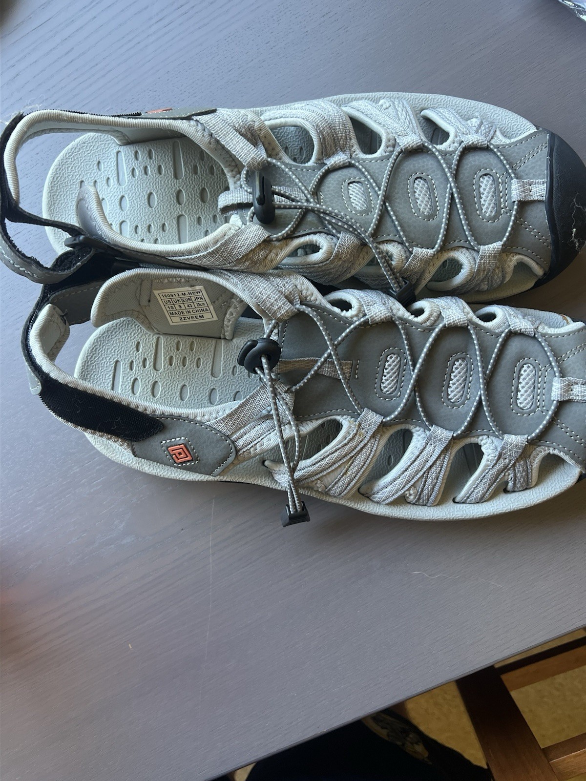 The ZEVEM men’s sandal in size 10