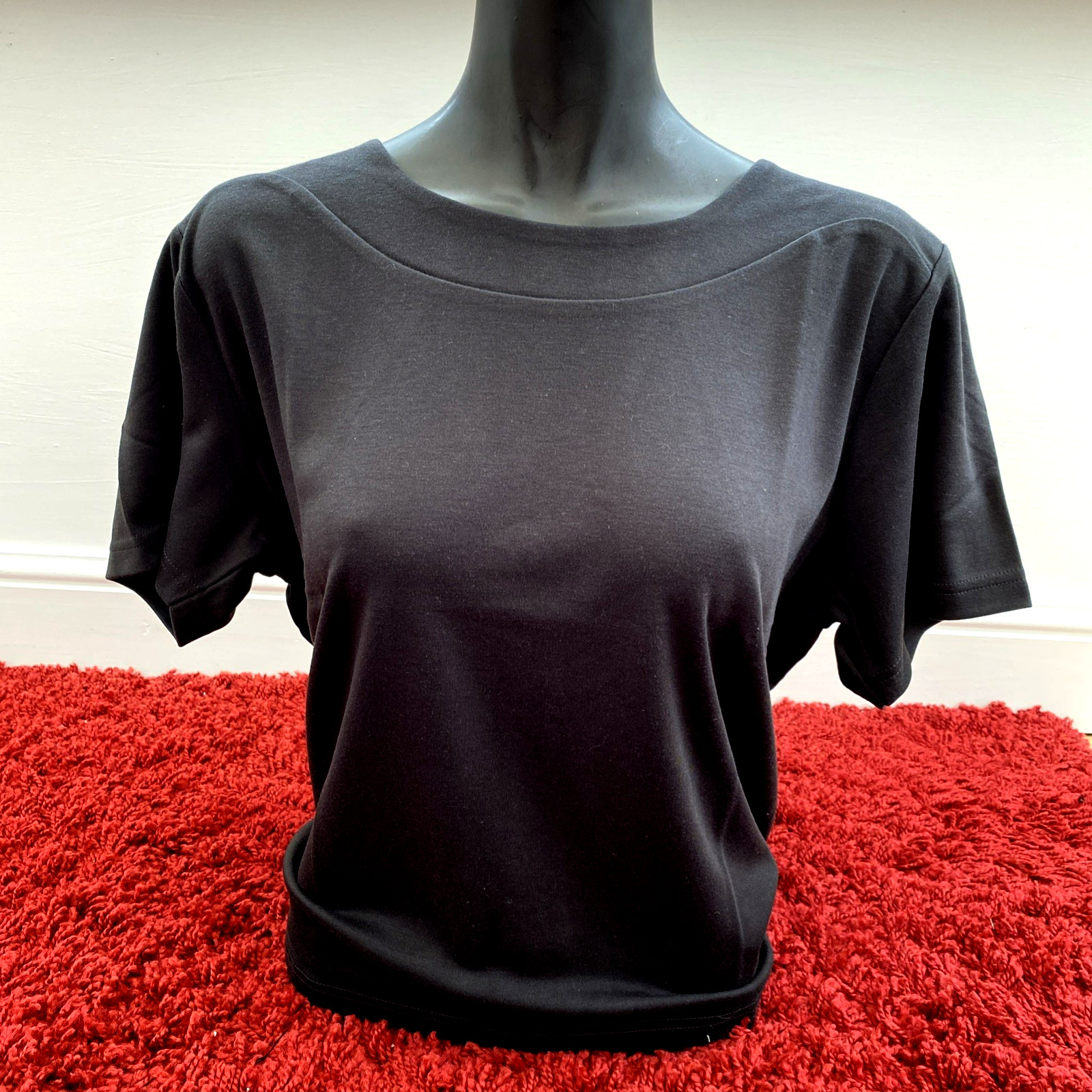 Emreco Ladies Size 20 Black T Shirt machine washable BNWT
