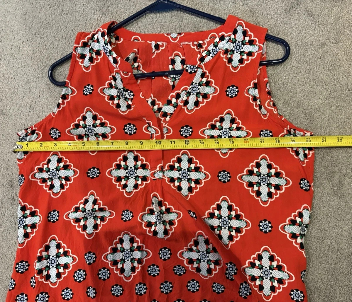 Women’s Red Geometric Print Tank Top, Sleeveless V-Neck Pullover, Medium