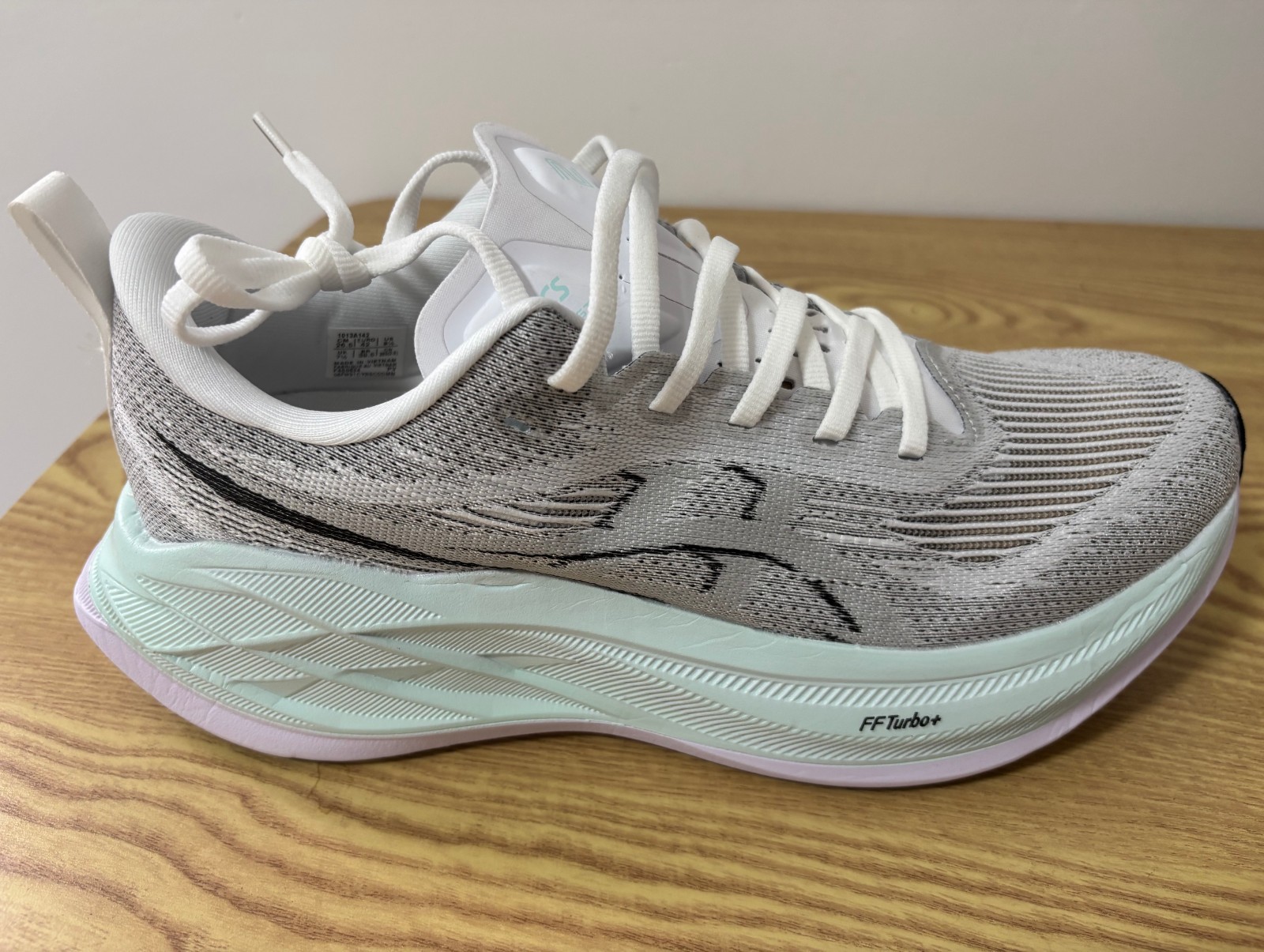 Asics Superblast 2 Men Shoe Running Sneaker White Cool Grey US 11 No Box