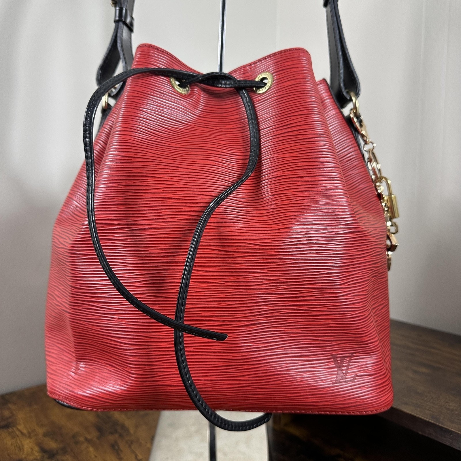 Louis Vuitton Vintage Epi Noe Bucket Bag Womens Medium Red Leather Black Trim