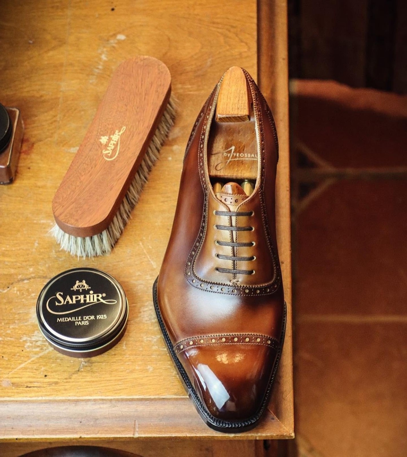 SAPHIR Medaille d’Or Pate De Luxe – Natural Wax Shoe Polish for Leather Sh