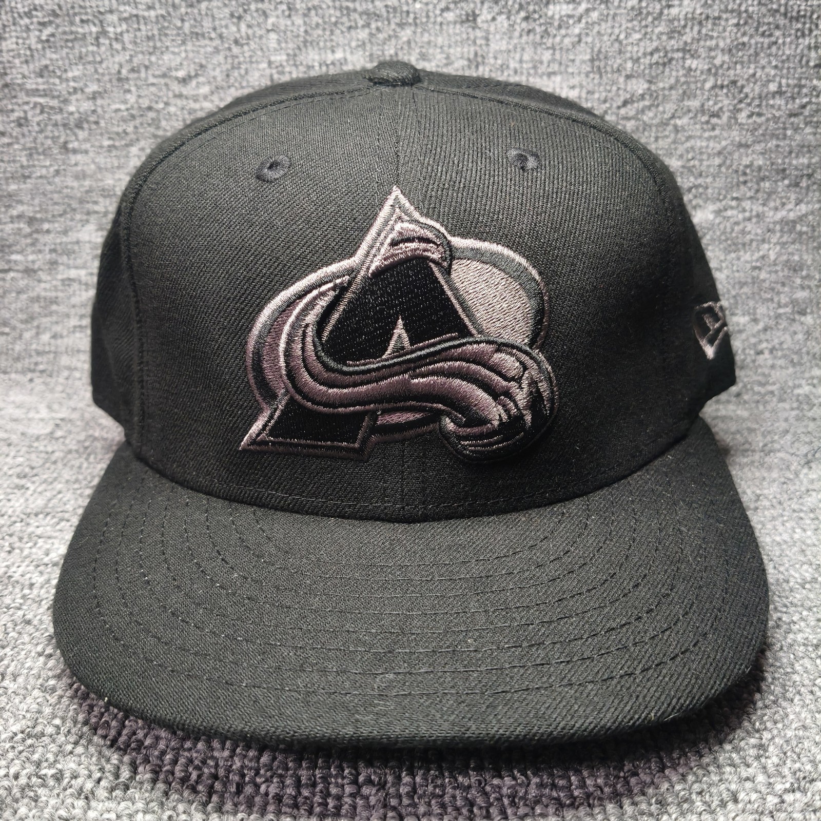 New Era Colorado Avalanche 59FIFTY Fitted Black 7 1 4 NHL Cap