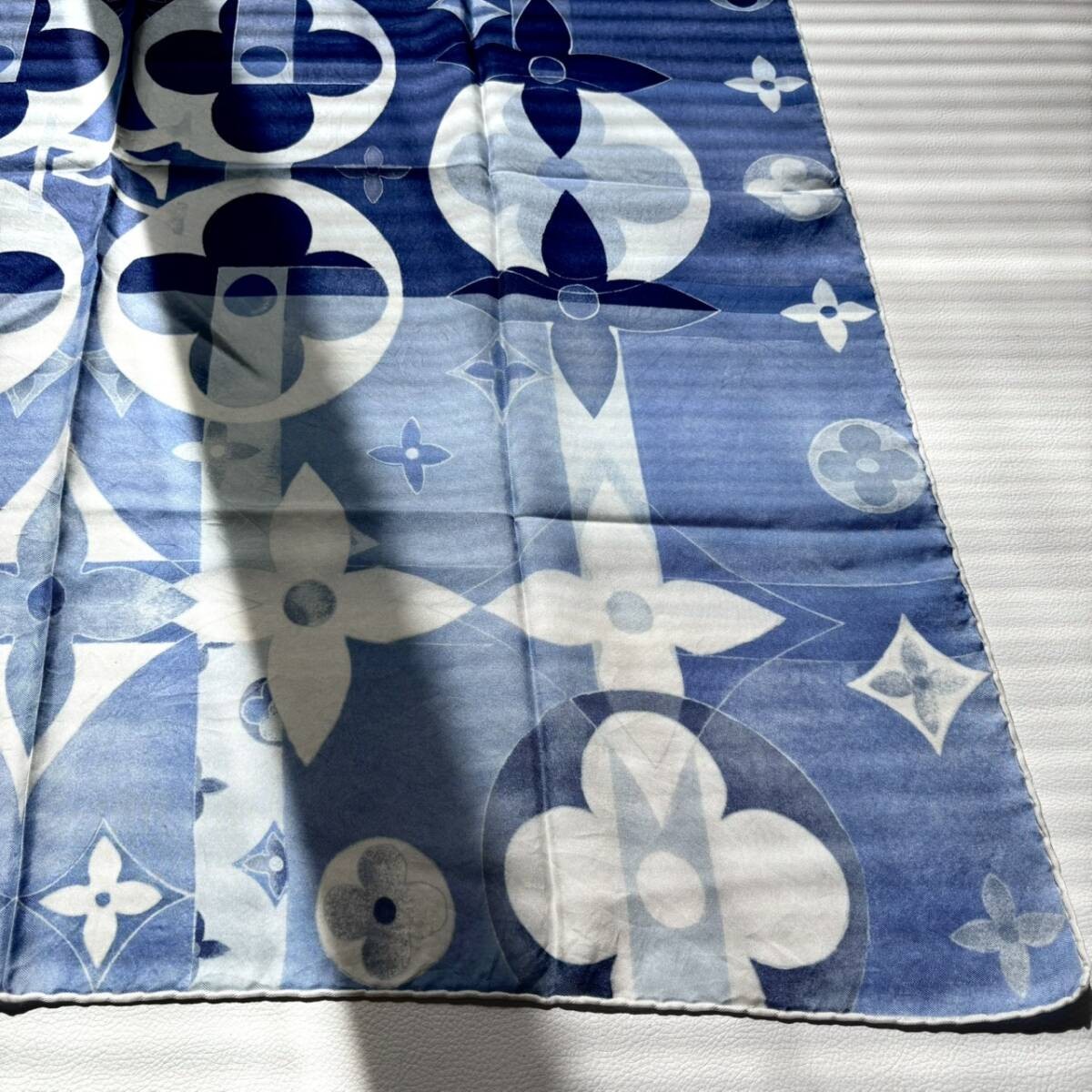Louis Vuitton Large Silk 100 Scarf Gradient 80 85 Blue For Women Japan