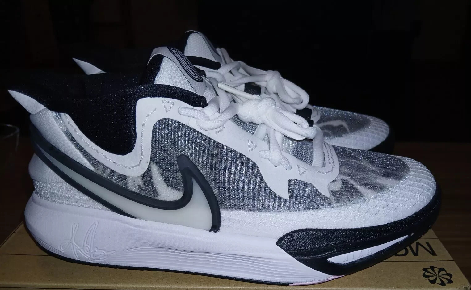 Nike Kyrie 8 GO Size- 5.5Y White/White Black. DQ8076-101 **NEW-IN-BOX