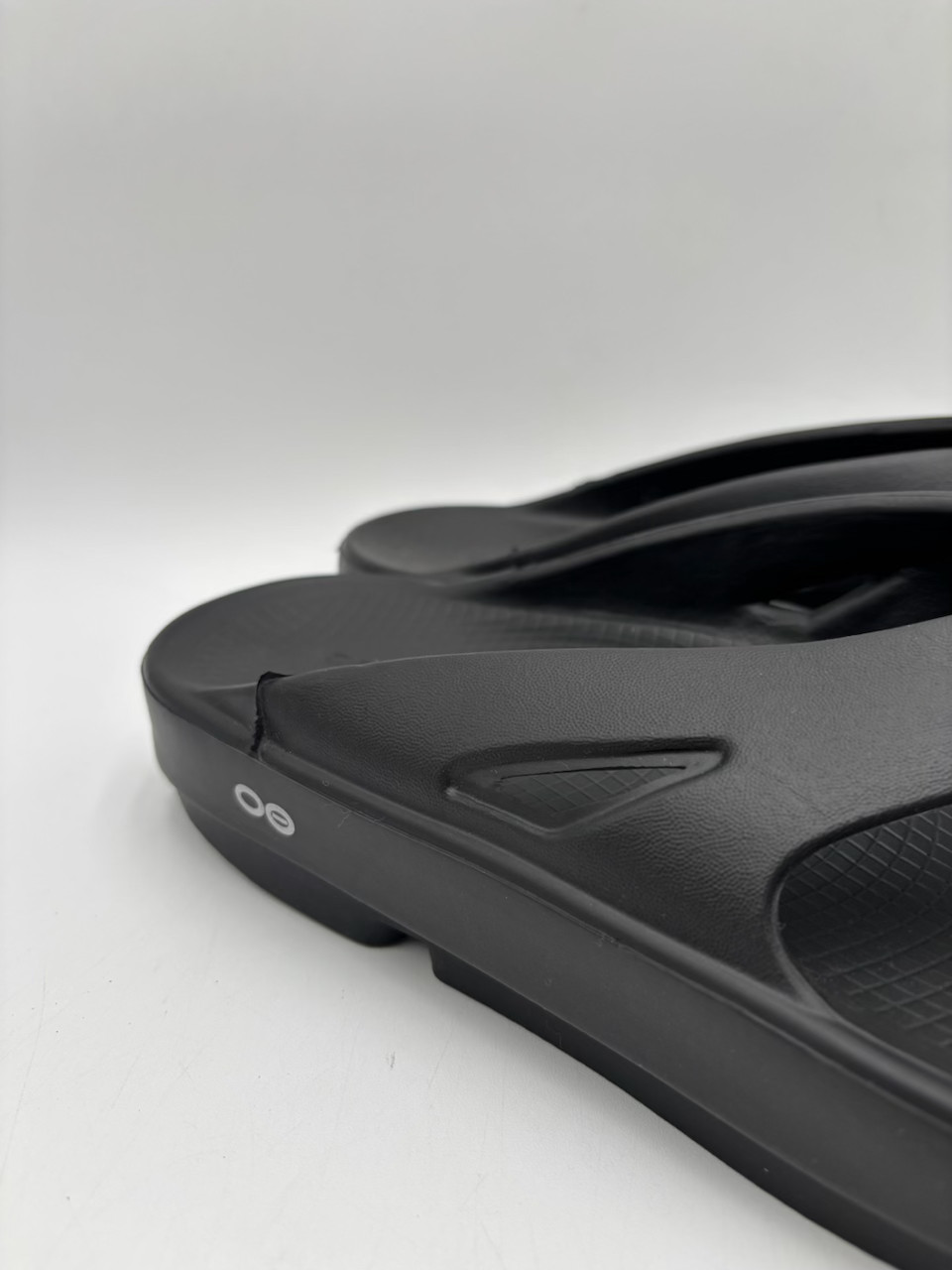 Oofos OORIGINAL 1000 Unisex NEW Recovery Thong Sandals Black Multiple Sizes