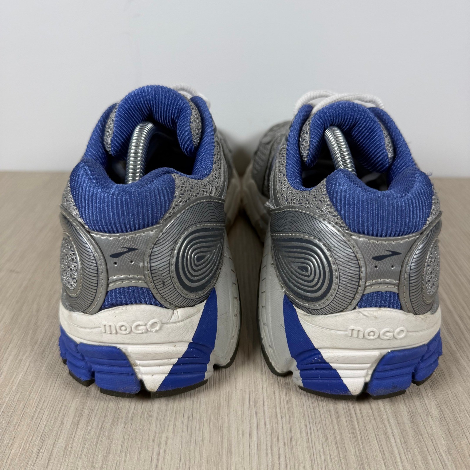 Brooks Ariel Silver Blue White Running Shoes Womens 7 Wide D 1201161D604 Sneaker