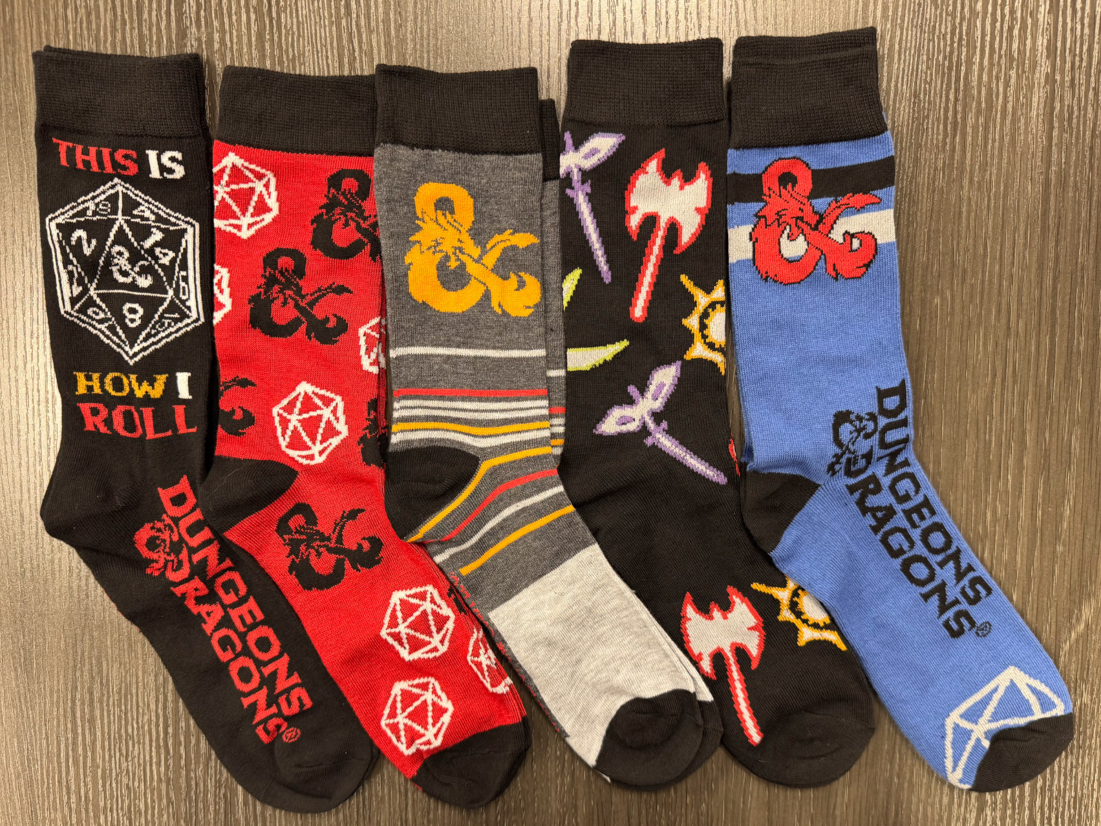 Brand New – One Size Fits Most – Dungeons and Dragons – 5 Pair Casual Crew Socks