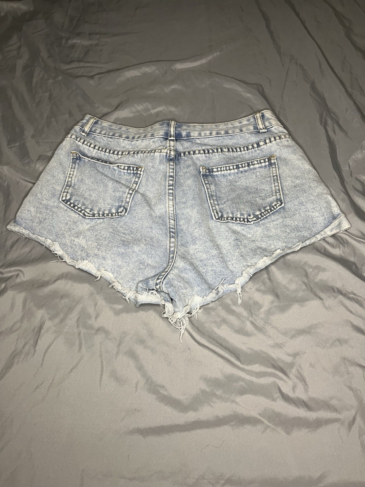 SHEIN Women’s Light Wash Distressed Cut Off Denim Shorts 30 Mid Rise 5-Pocket