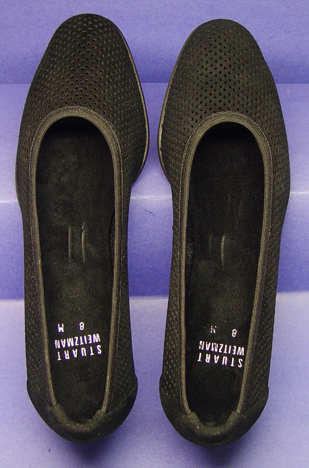 STUART WEITZMAN MADE IN SPAIN 8M PERFORATED SUEDE 2.5″ PUMPS PRISTINE CONDITION