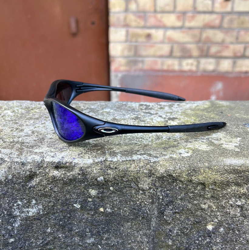 Vintage Oakley Minute Sunglasses Black Frame Blue Lenses Y2K Gorpcore