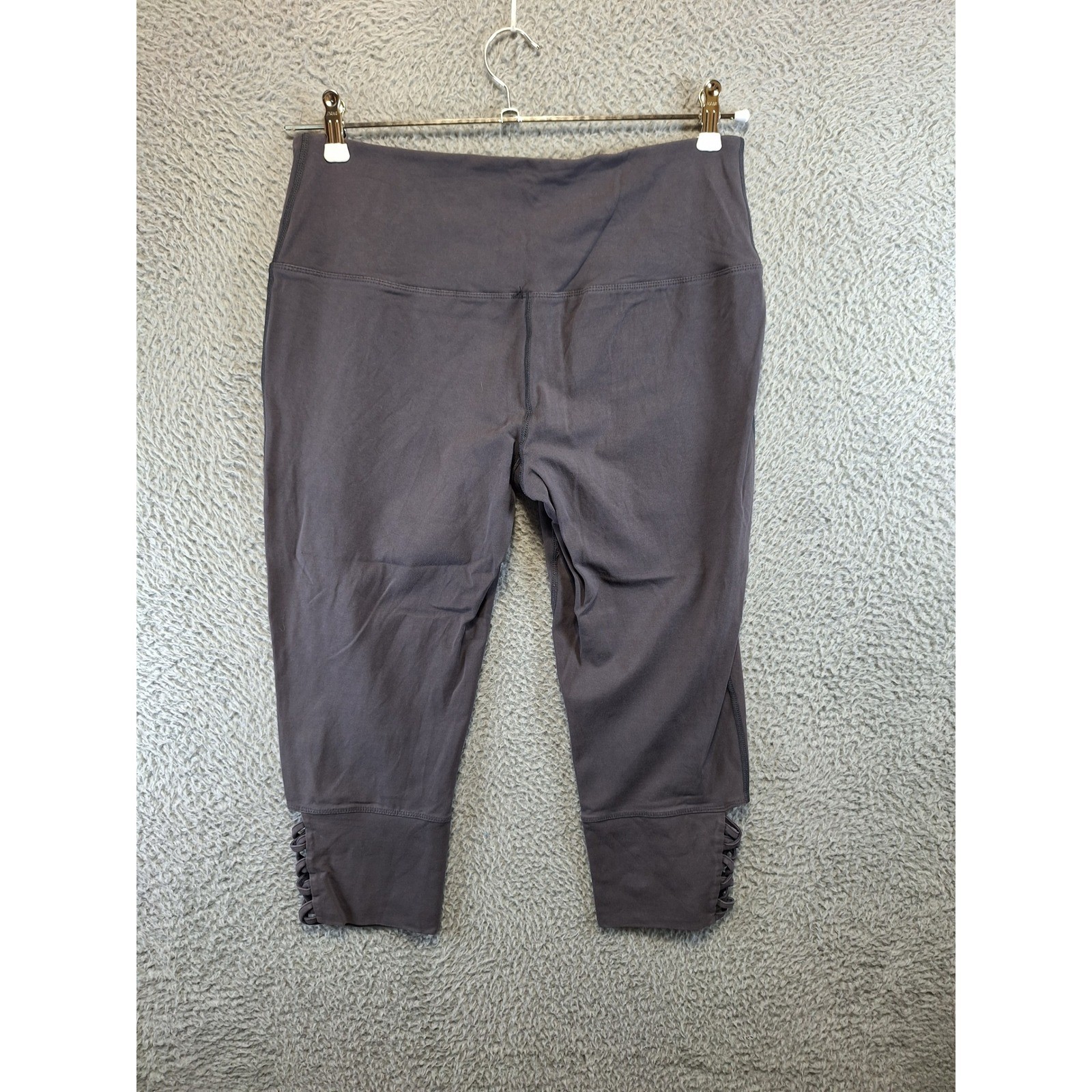 Ruby Ribbon Leggings Womens XL Grey Capri (Fits W31xL20) Lattice Activewear Gym