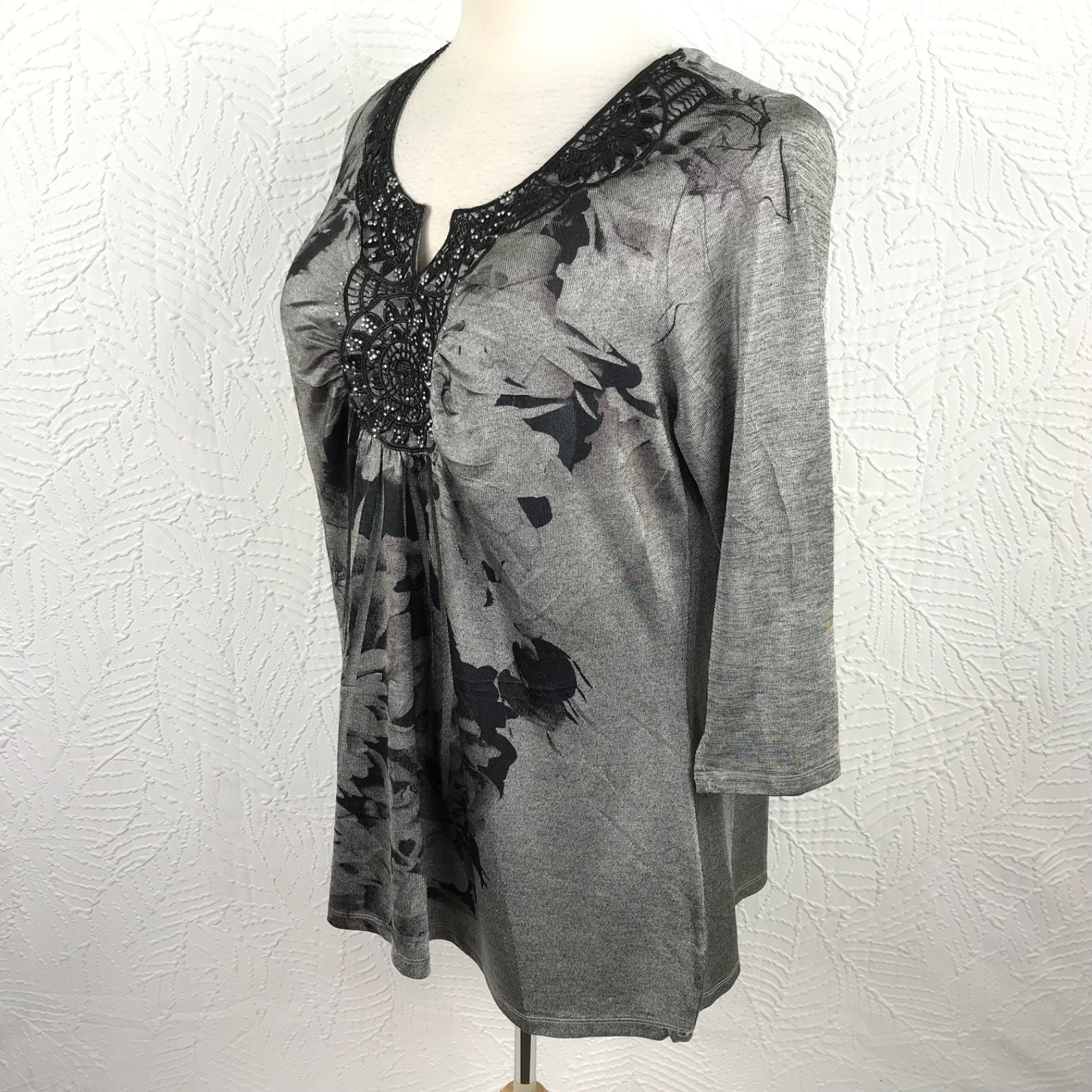 Live & Let Live Boho Tunic Top 2X Gray/Black Embellished Rhinestones 3/4 Sleeve