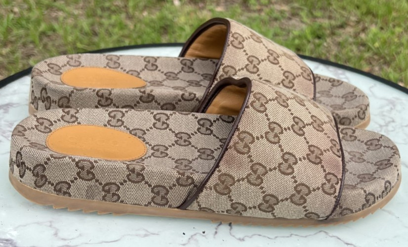 Gucci Men’s GG Slides – USED – Size 9 with Original Box