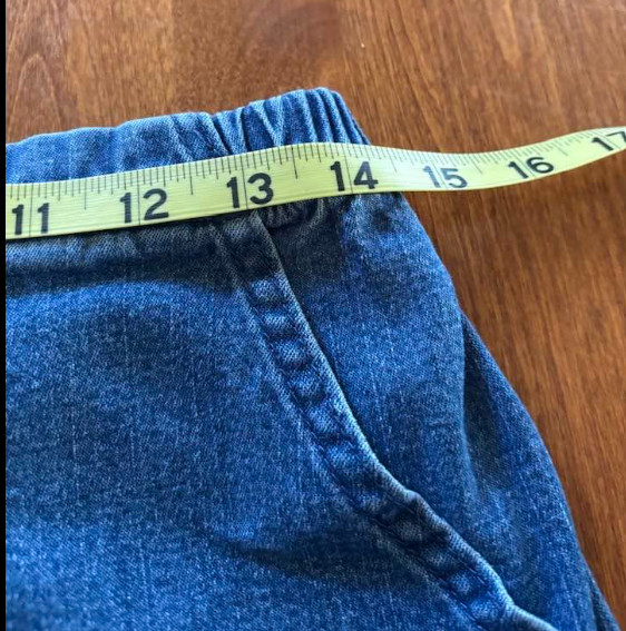 Croft & Barrow Womens Stretch Blue Jean Capris Size M – With Bow detail