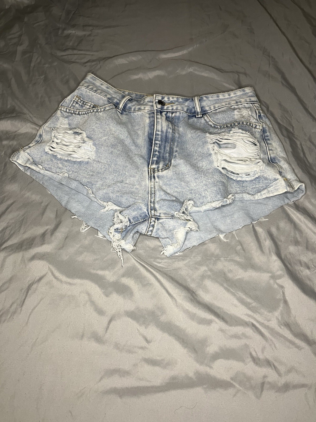 SHEIN Women’s Light Wash Distressed Cut Off Denim Shorts 30 Mid Rise 5-Pocket