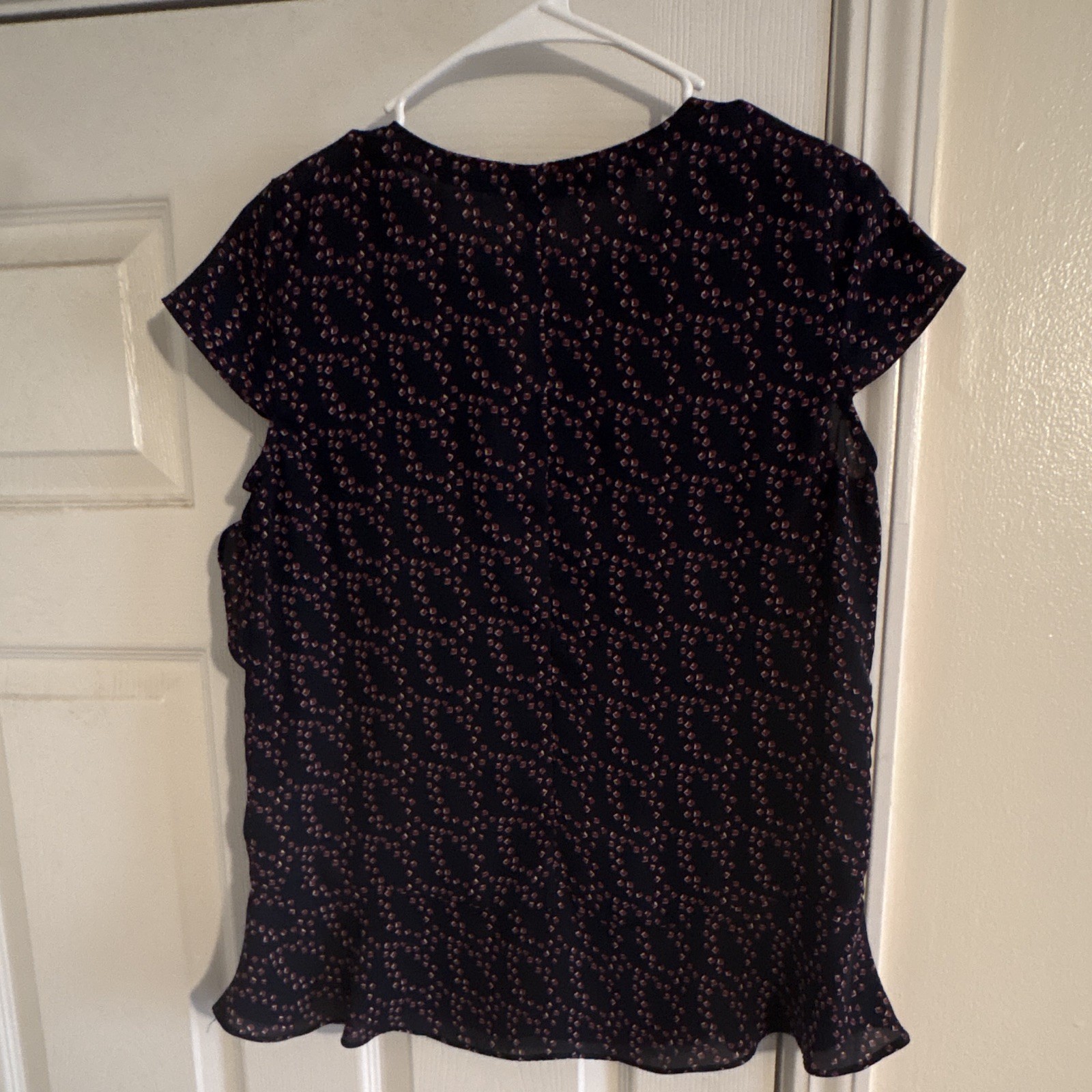 Banana Republic Women’s XS Black Red Geometric V-Neck Short Sleeve Blouse