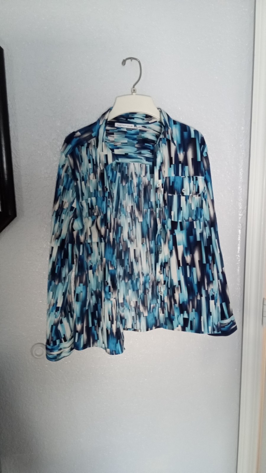 Notation Womens Medium Longsleeve button up blue geometric print blouse