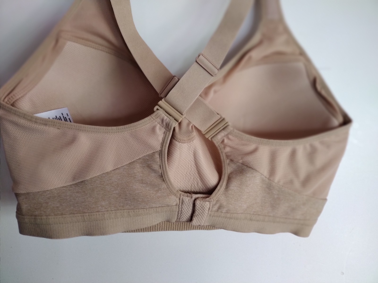 Avia 76L627Underwire Lined Sport Bra Size 38DDD NUDE CONVERTIBLE STRAPS