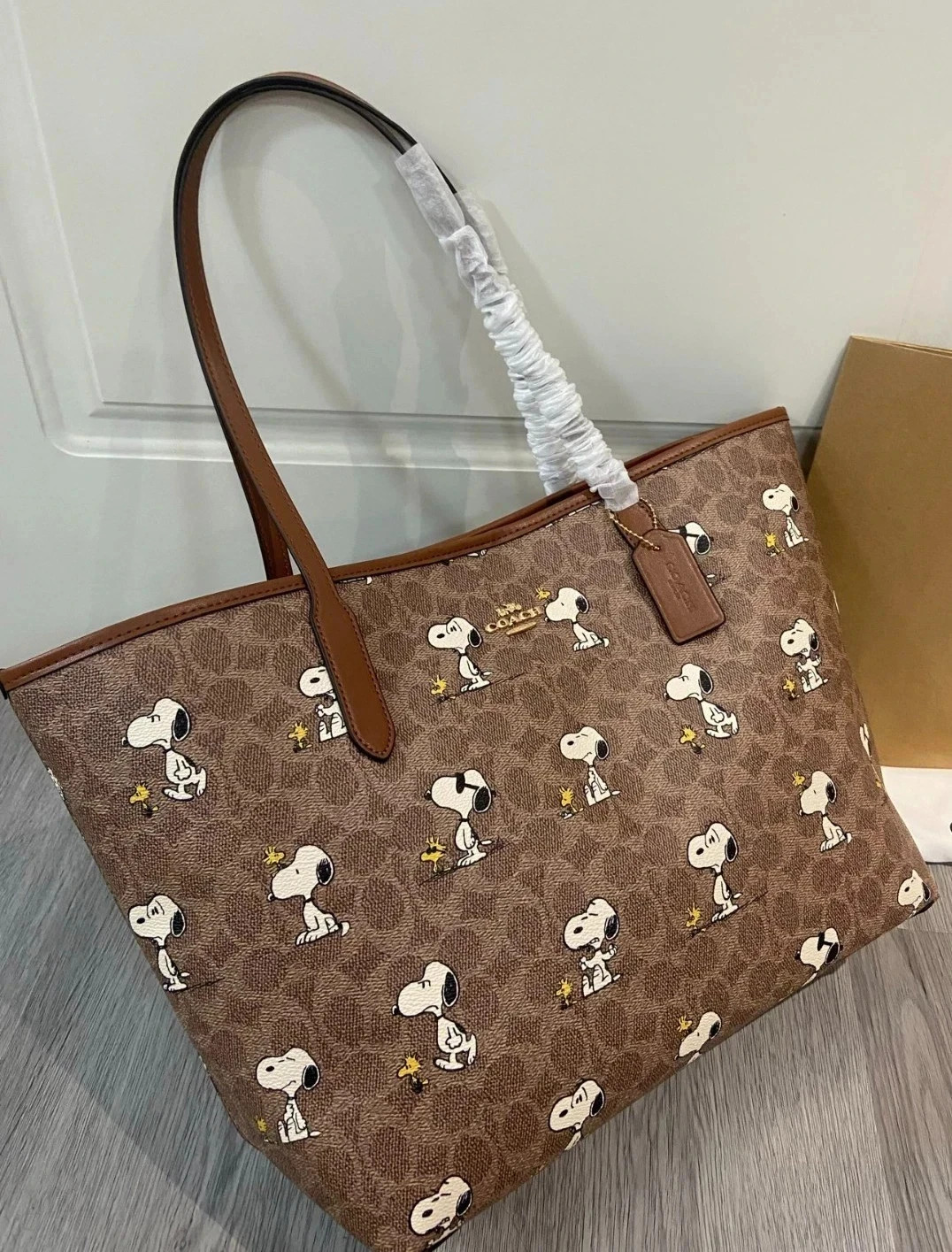 New CBJ89 City Tote Bag Signature Coated Canvas Snoopy Outlet!!