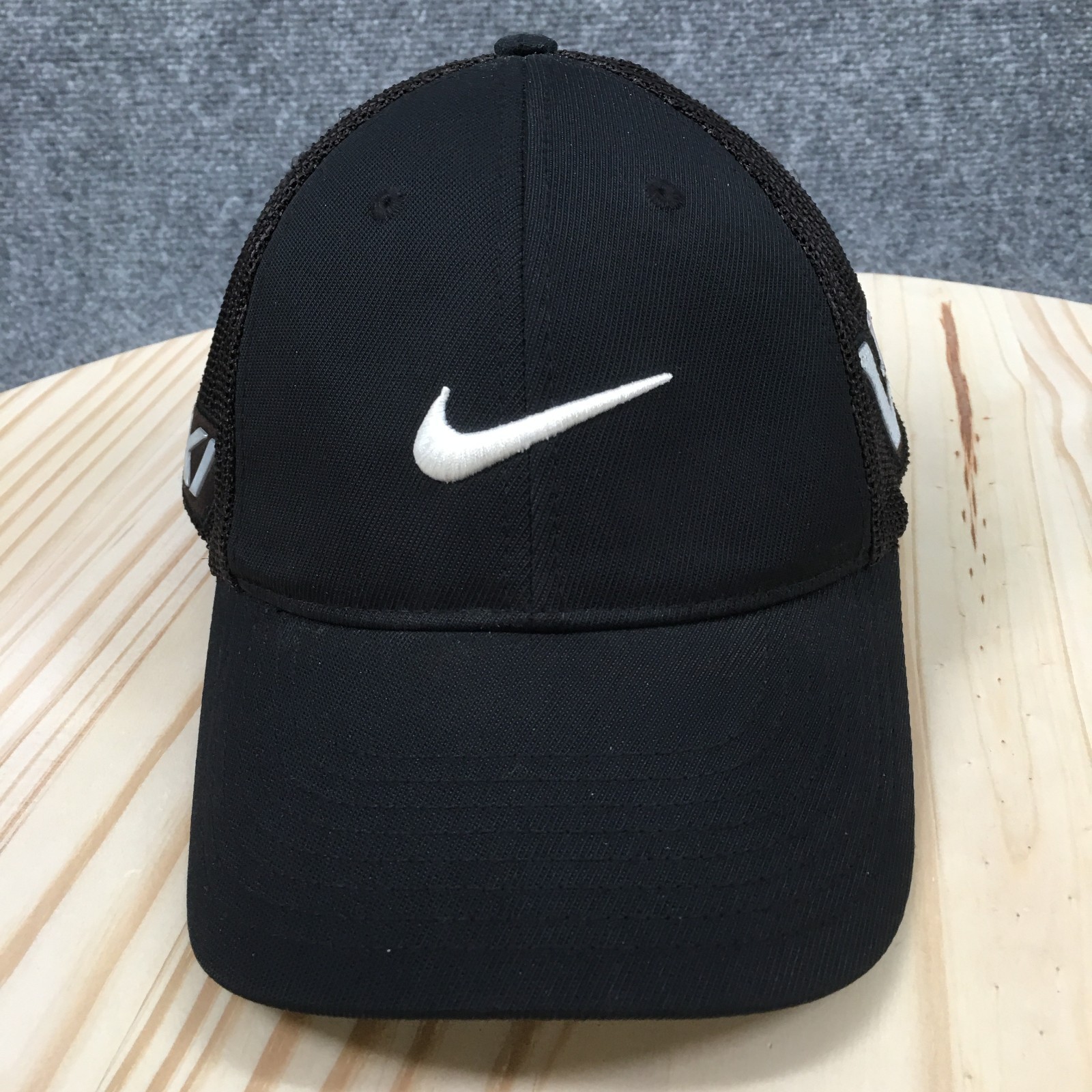 Nike Golf Cap Unisex One Size Adjustable Curved Brim Mesh Back Embroidered Black