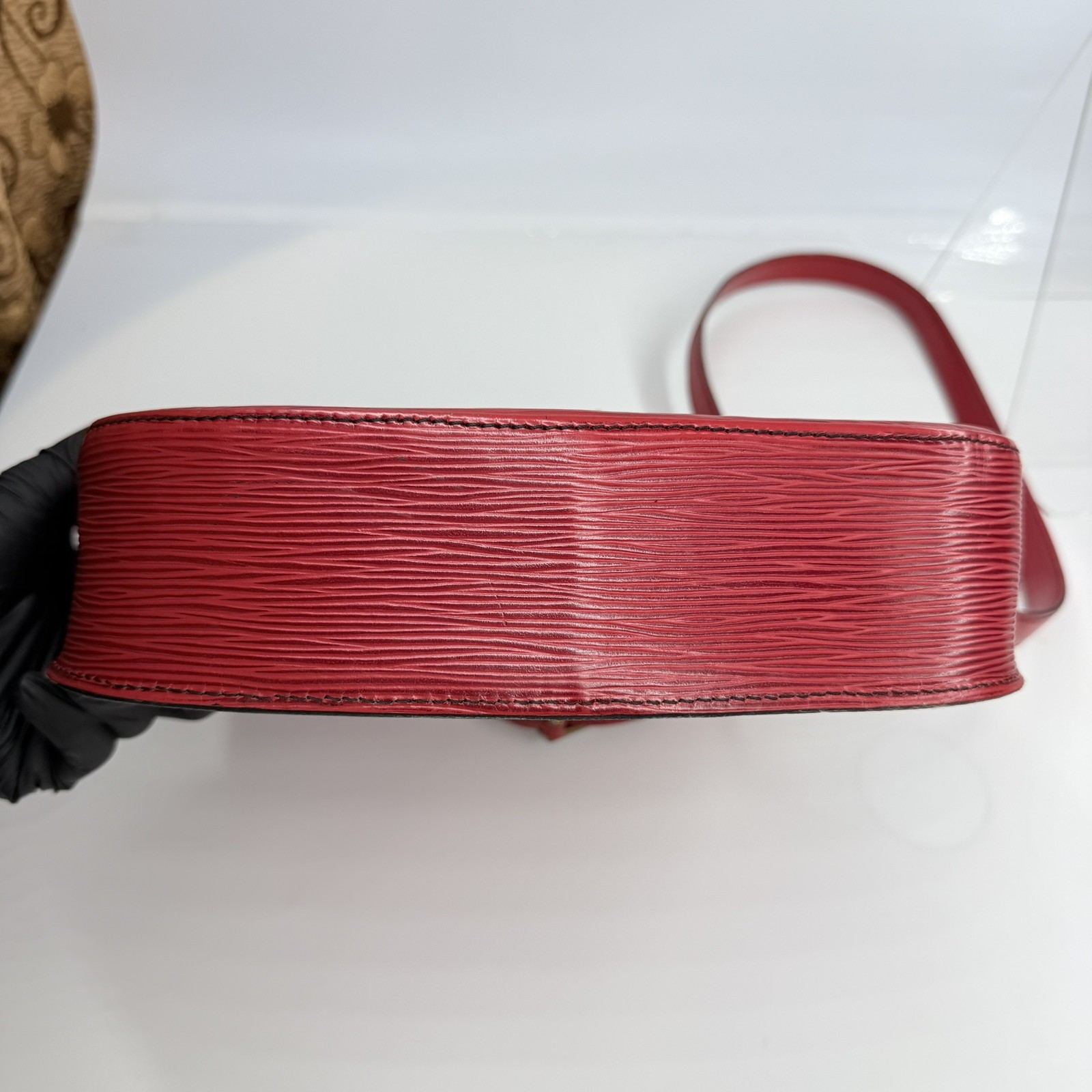 Authentic Louis Vuitton Saint Cloud GM Epi Shoulder Bag