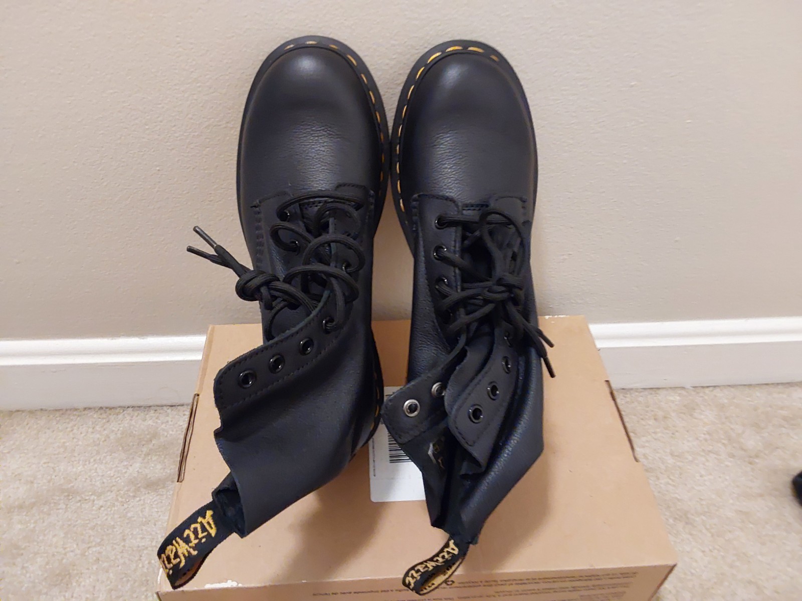 Dr. Martens Black Leather Ankle Boots Lace-Up Round Toe Unisex US 9 EU 41