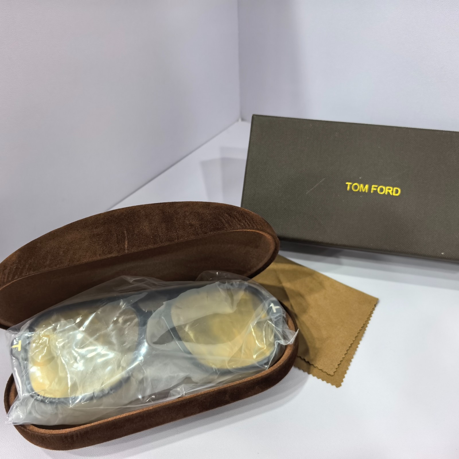 Tom Ford New Classic Designer Yellow Sunglasses Unisex TF884 02A