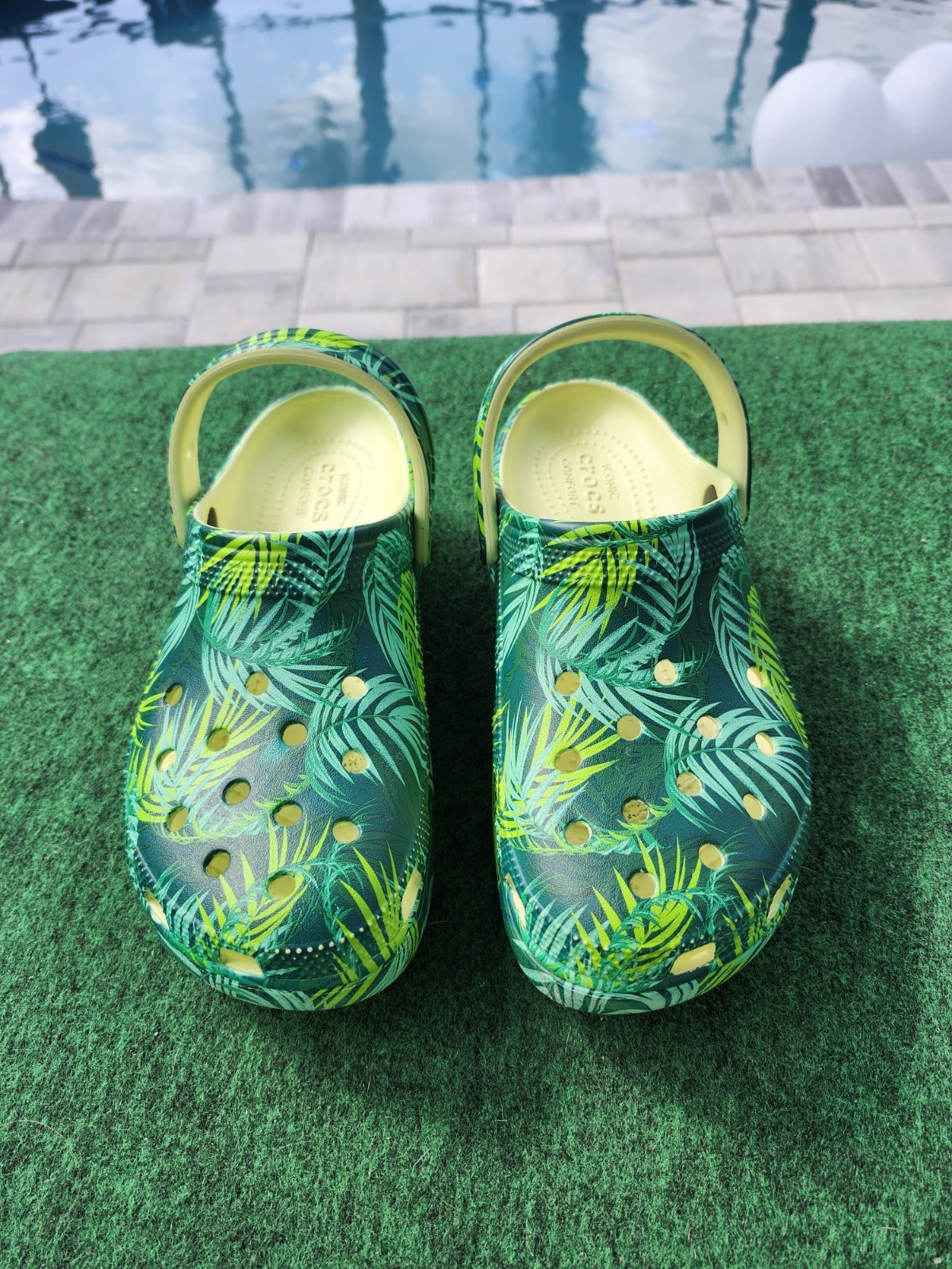 Crocs Classic Tropical Palm Print Clogs Green Unisex W8 M6 Comfort Shoes
