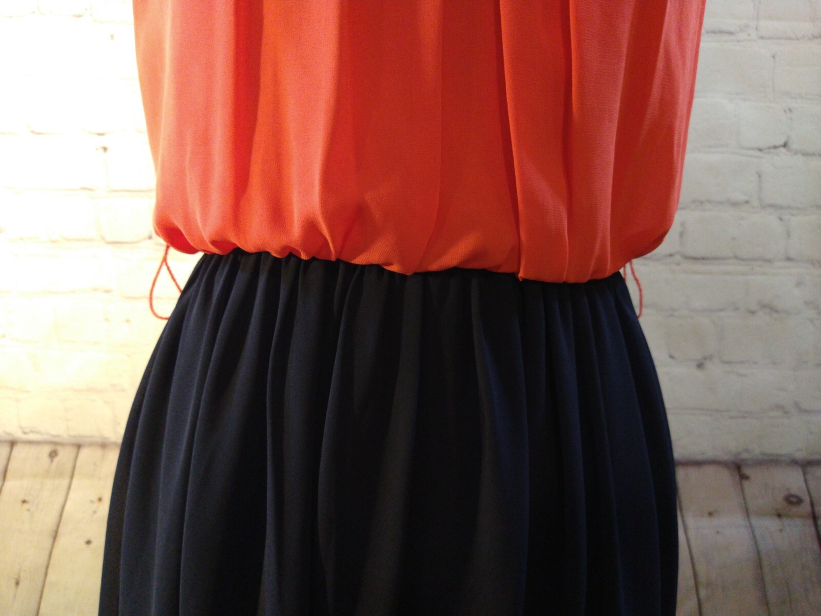NWT women’s BUYER CALIFORNIA coral & navy blue SUMMER mini DRESS – size MED